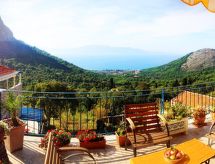 Authentieke Villa Kapetan in Zaostrog: Panoramazicht op Zee - thumbnail 1