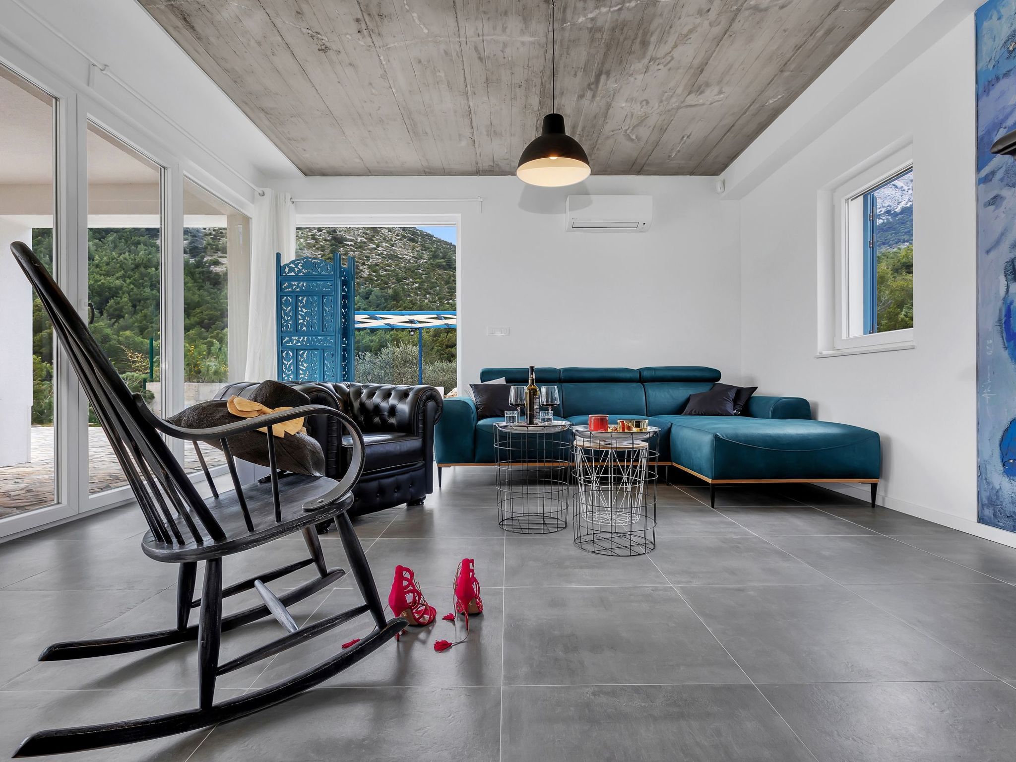 Modernes Ferienhaus in Zaostrog mit Beheiztem Pool