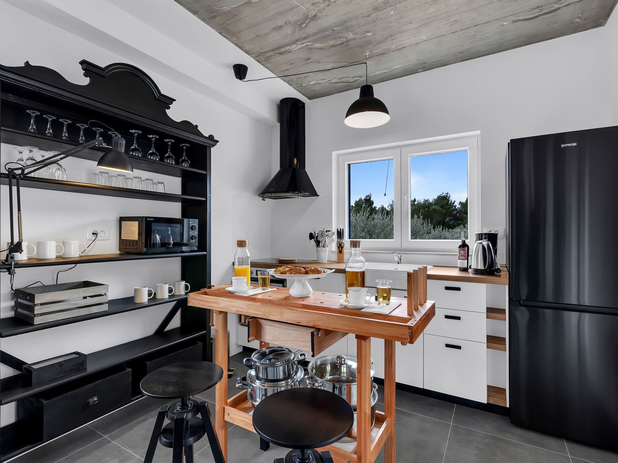 Modernes Ferienhaus in Zaostrog mit Beheiztem Pool-Drinnen