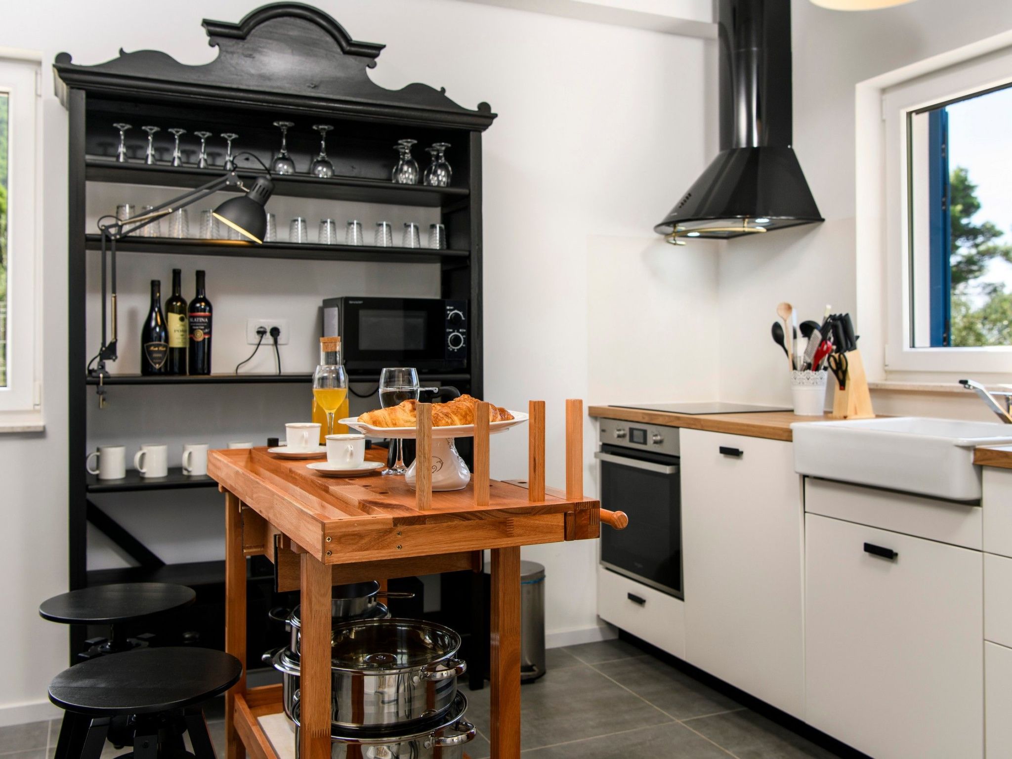 Modernes Ferienhaus in Zaostrog mit Beheiztem Pool-Drinnen