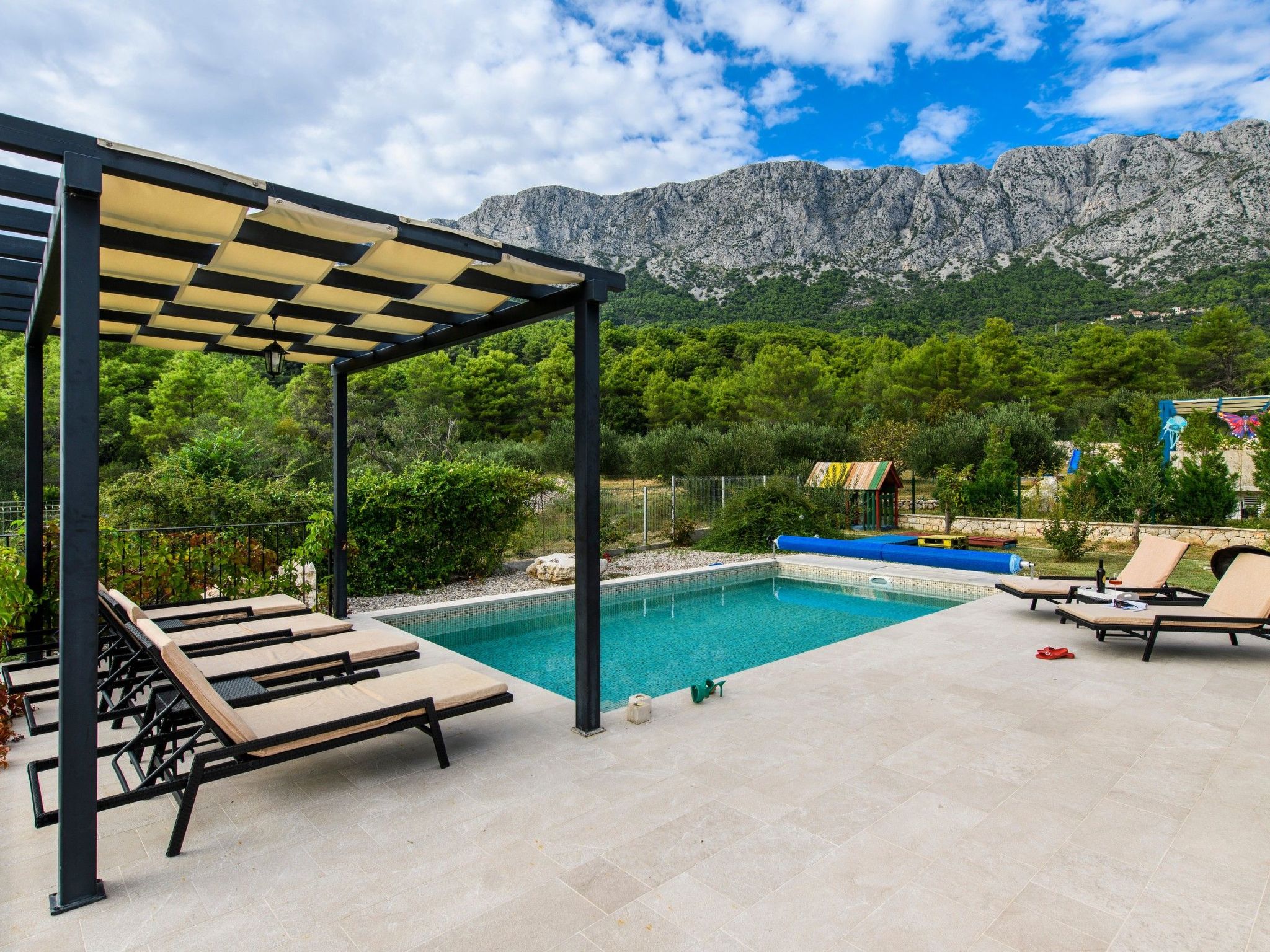 Alleinstehendes Ferienhaus mit Pool und drei Schlafzimmer-Drinnen