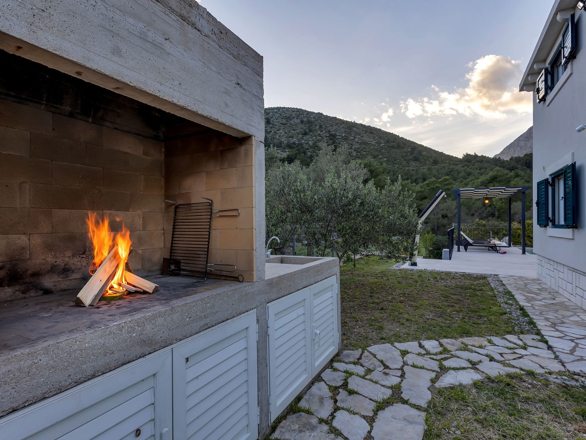 Alleinstehendes Ferienhaus mit Pool und drei Schlafzimmer-Drinnen