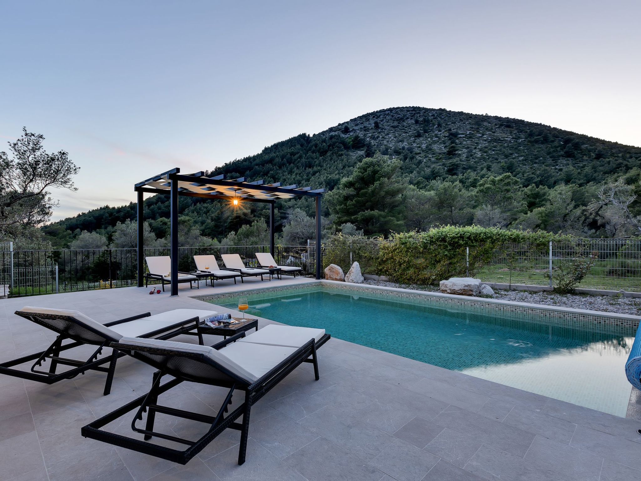 Alleinstehendes Ferienhaus mit Pool und drei Schlafzimmer-Drinnen