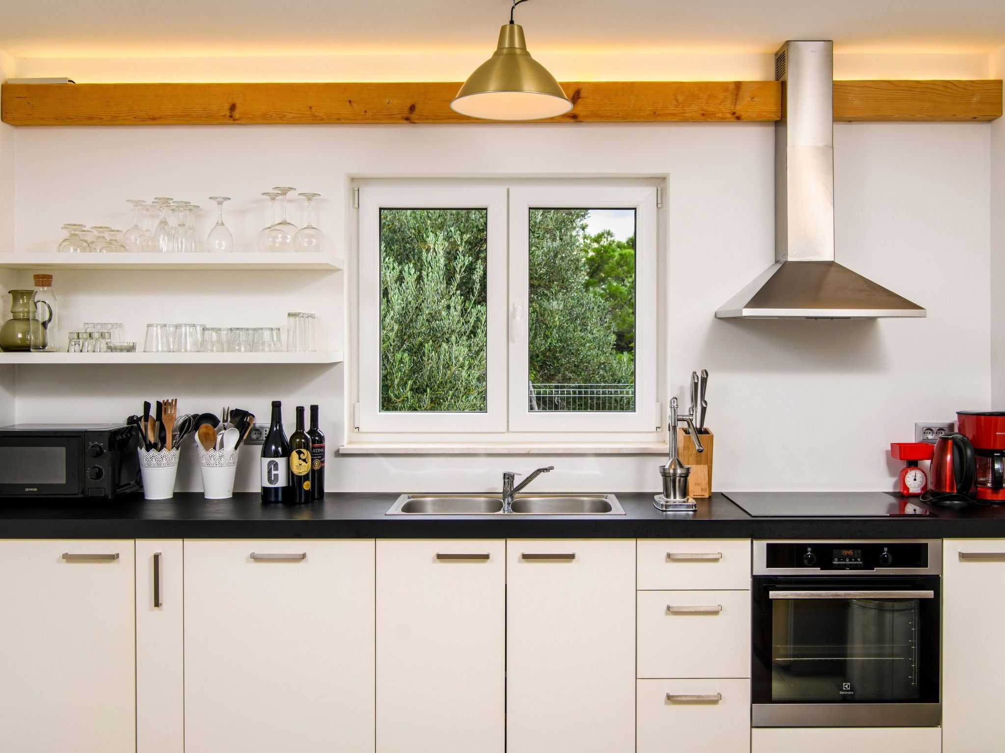 Alleinstehendes Ferienhaus mit Pool und drei Schlafzimmer-Drinnen