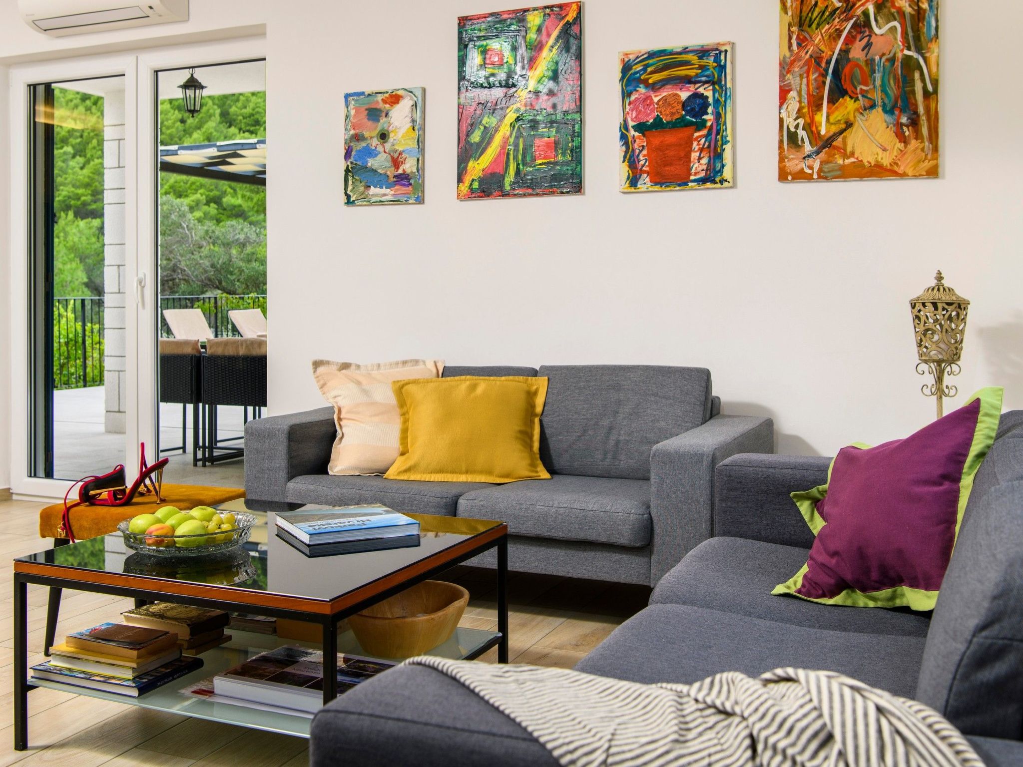 Alleinstehendes Ferienhaus mit Pool und drei Schlafzimmer-Drinnen