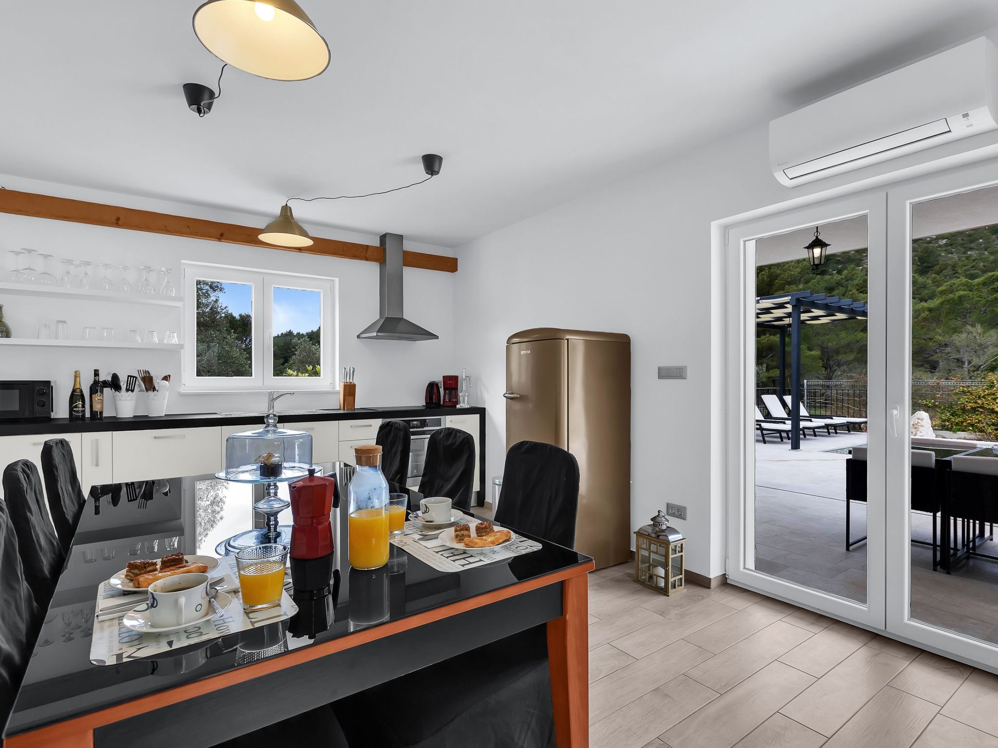 Alleinstehendes Ferienhaus mit Pool und drei Schlafzimmer-Drinnen