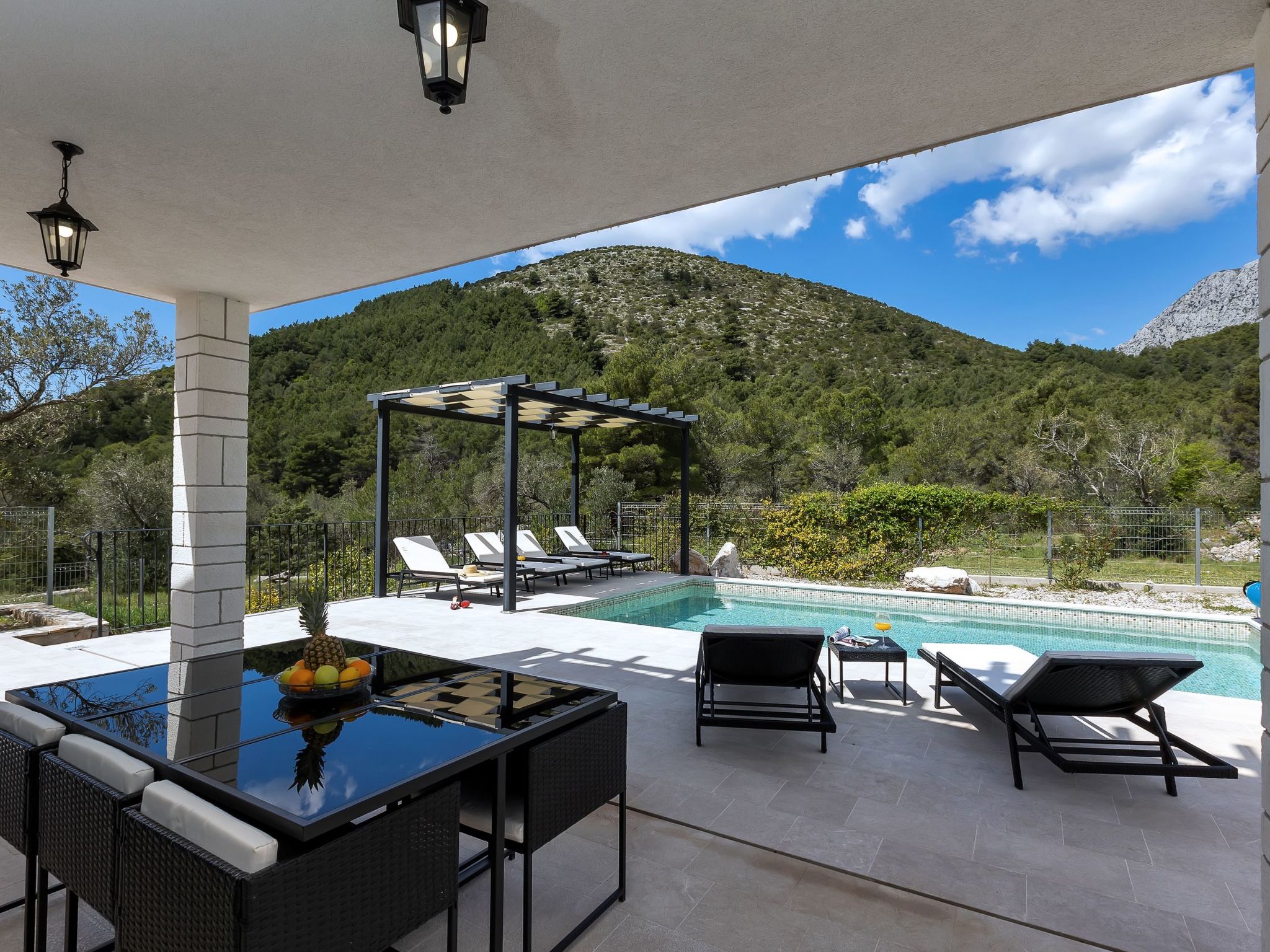 Alleinstehendes Ferienhaus mit Pool und drei Schlafzimmer-Drinnen