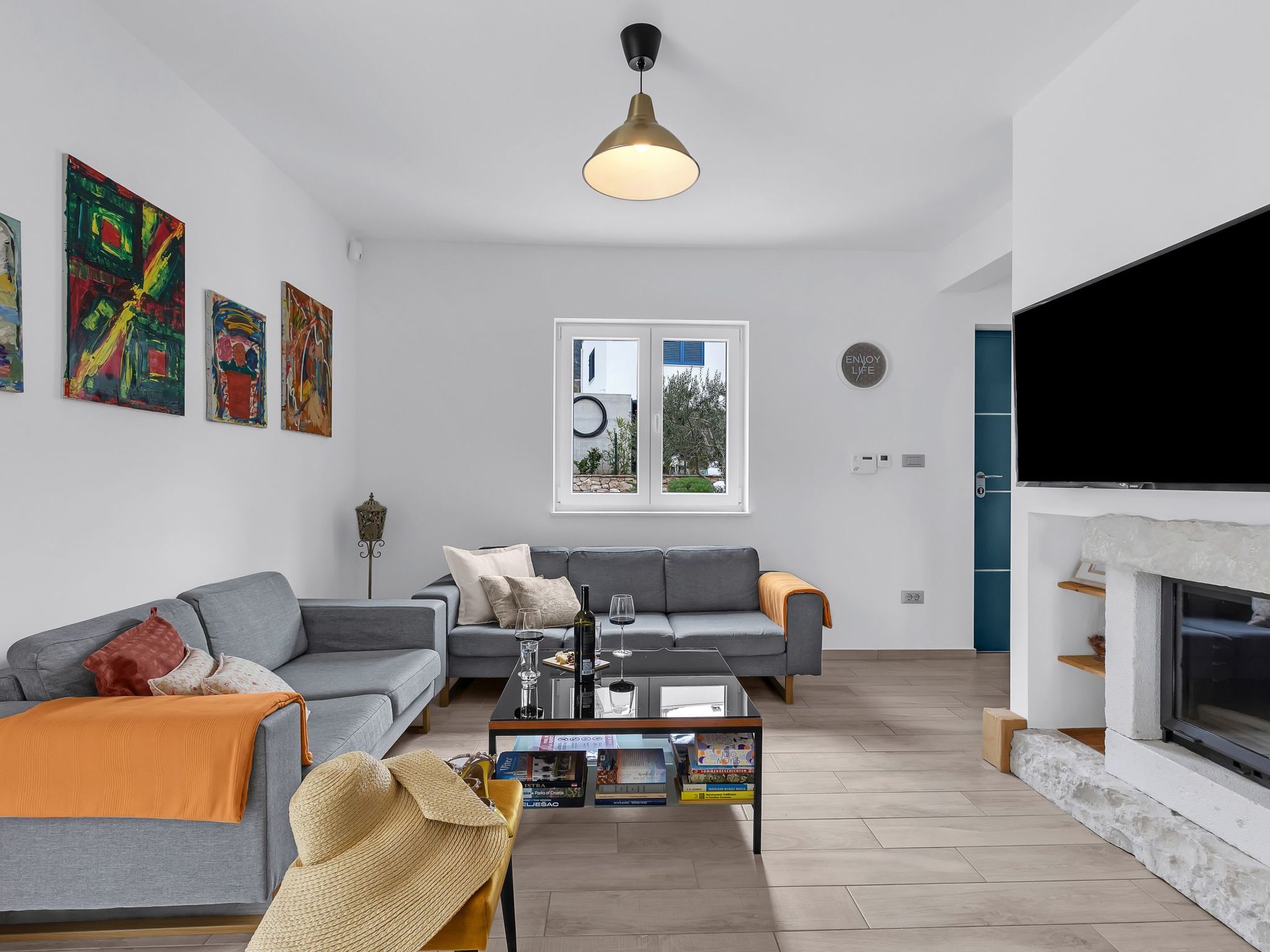 Alleinstehendes Ferienhaus mit Pool und drei Schlafzimmer-Drinnen