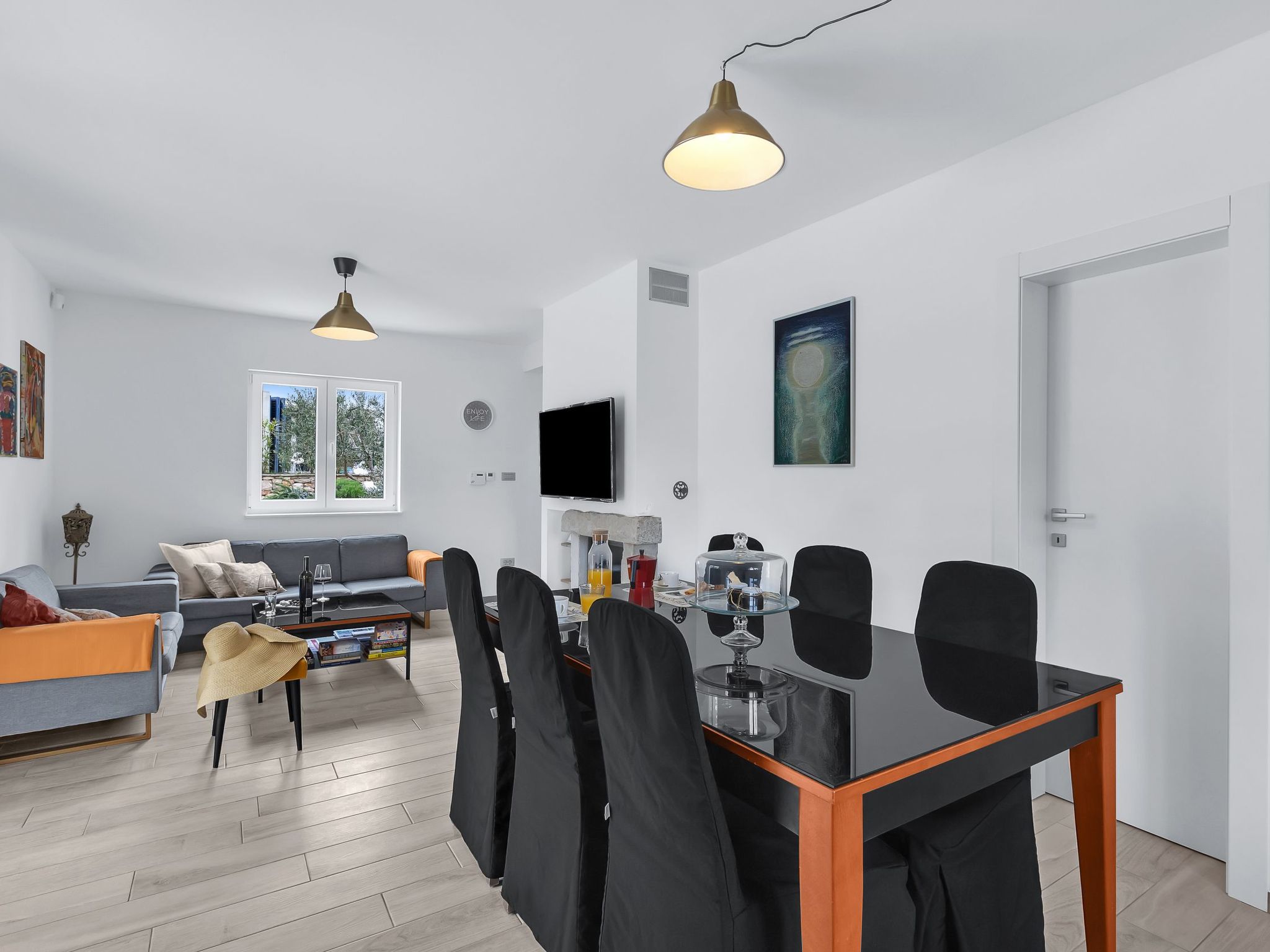 Alleinstehendes Ferienhaus mit Pool und drei Schlafzimmer