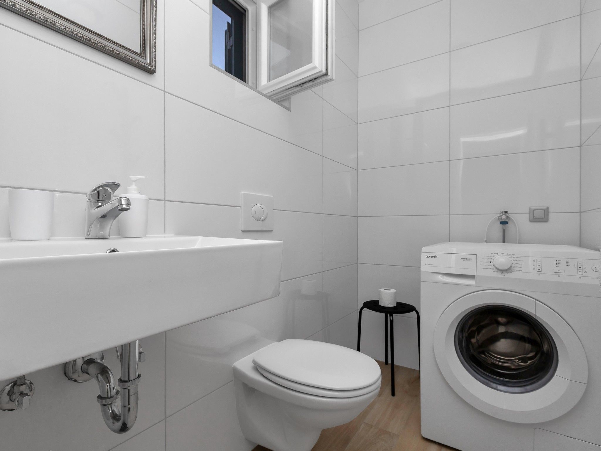 Alleinstehendes Ferienhaus mit Pool und drei Schlafzimmer