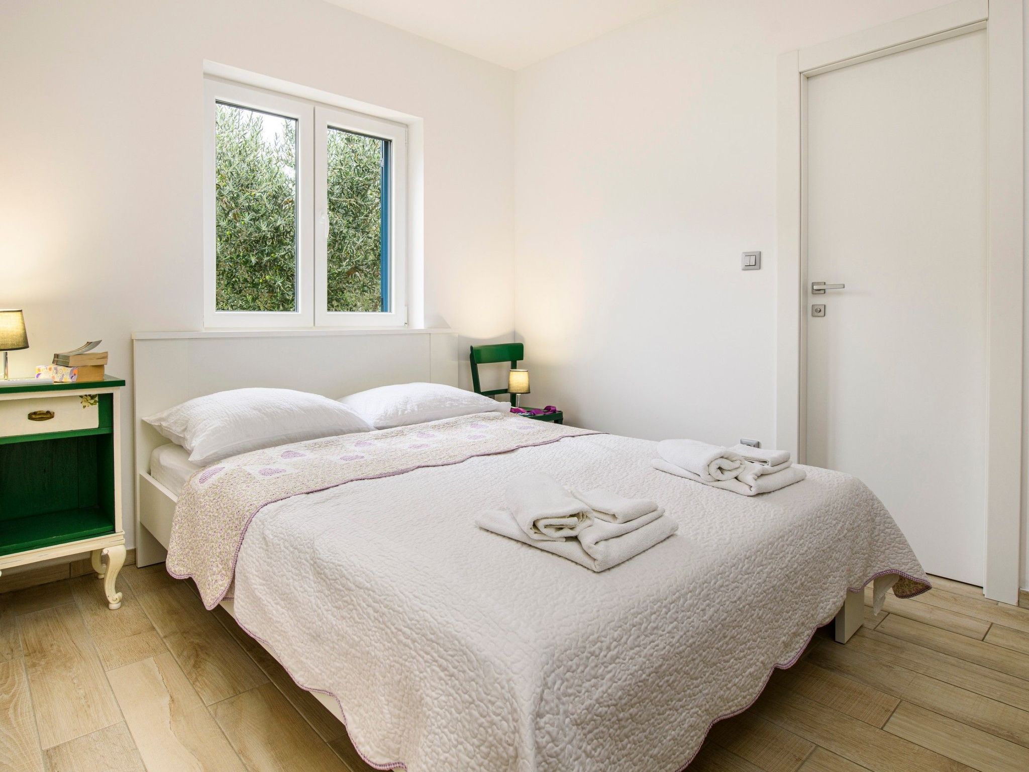 Alleinstehendes Ferienhaus mit Pool und drei Schlafzimmer-Drinnen