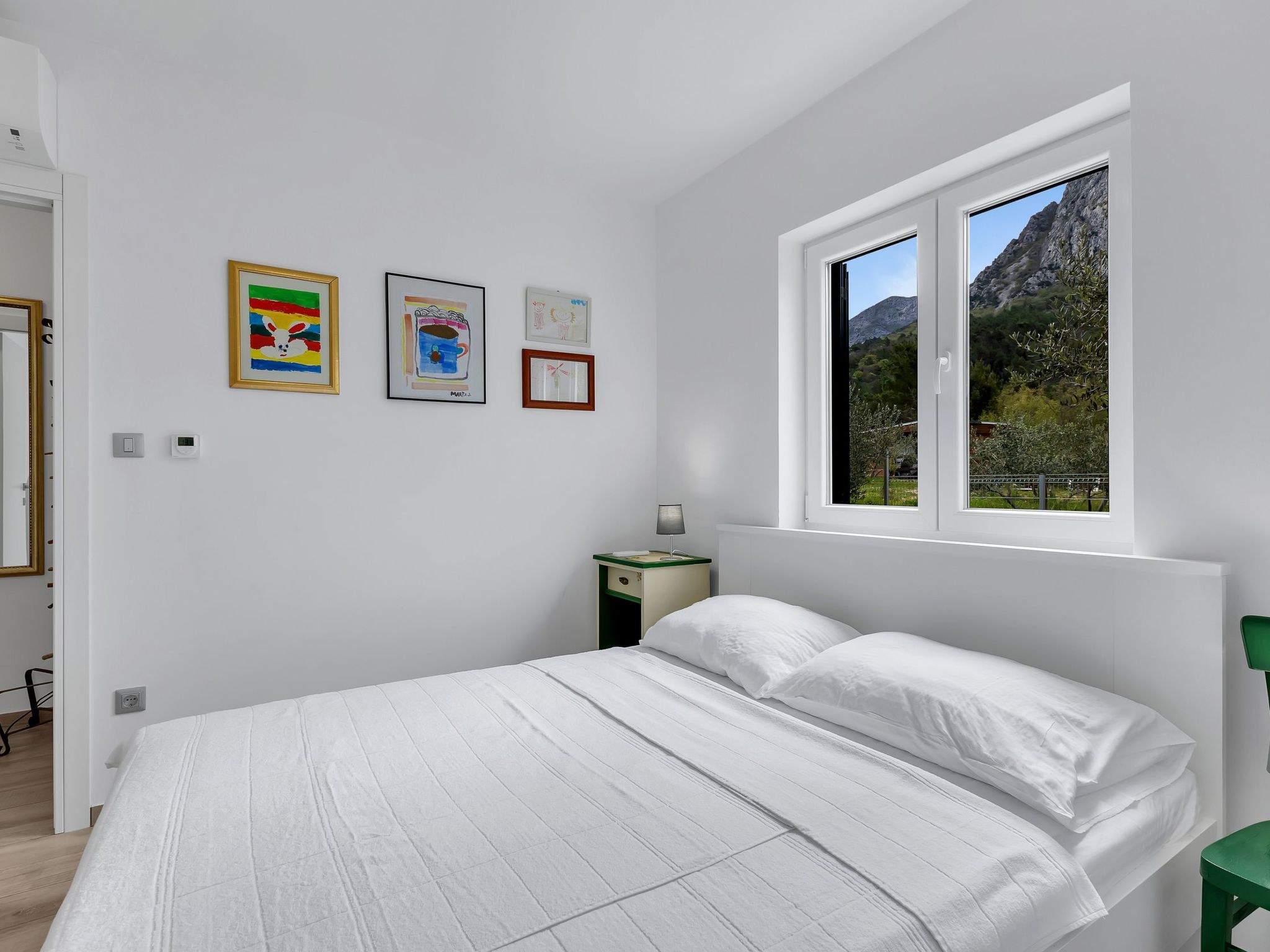 Alleinstehendes Ferienhaus mit Pool und drei Schlafzimmer-Drinnen