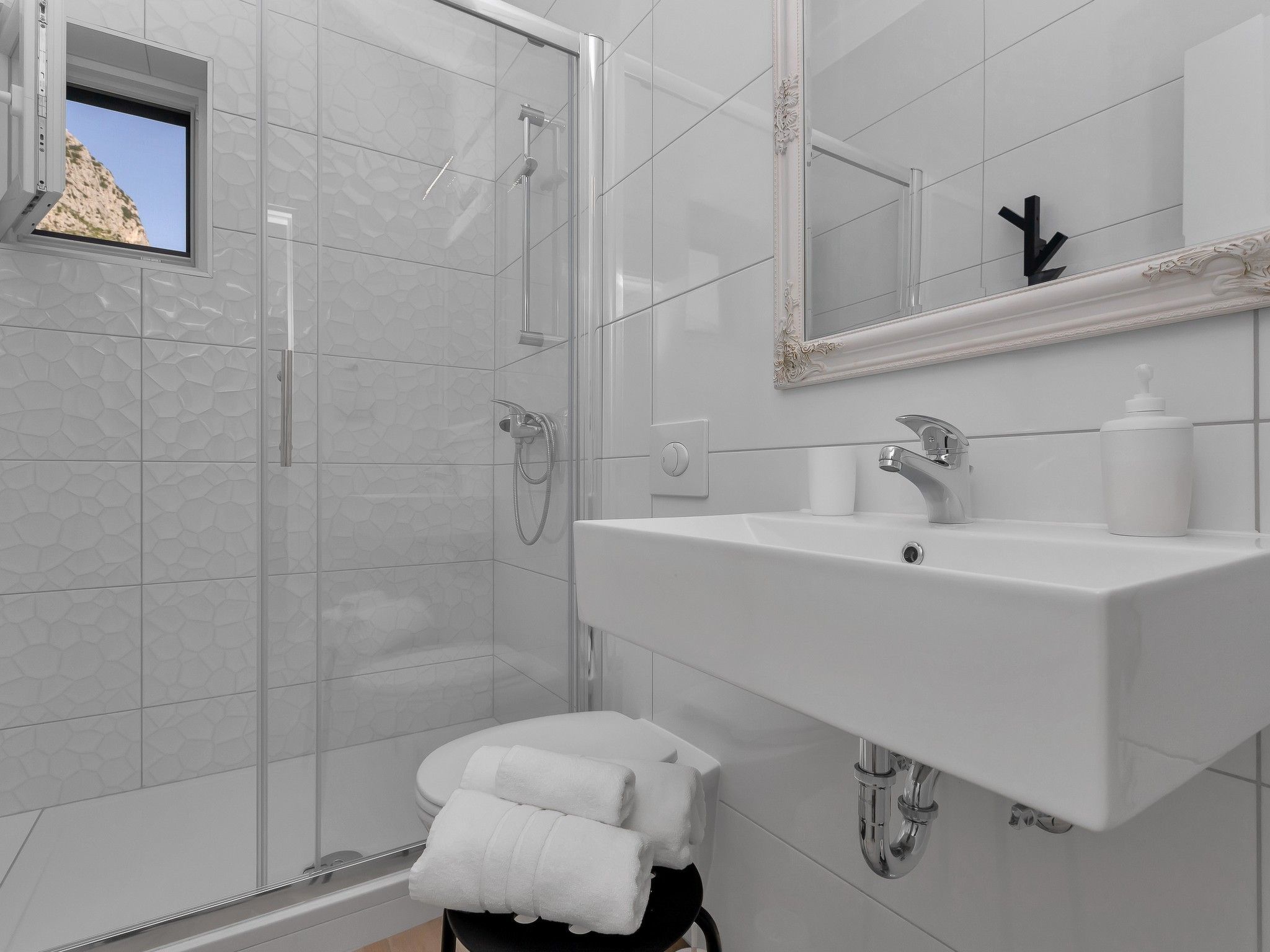 Alleinstehendes Ferienhaus mit Pool und drei Schlafzimmer-Drinnen