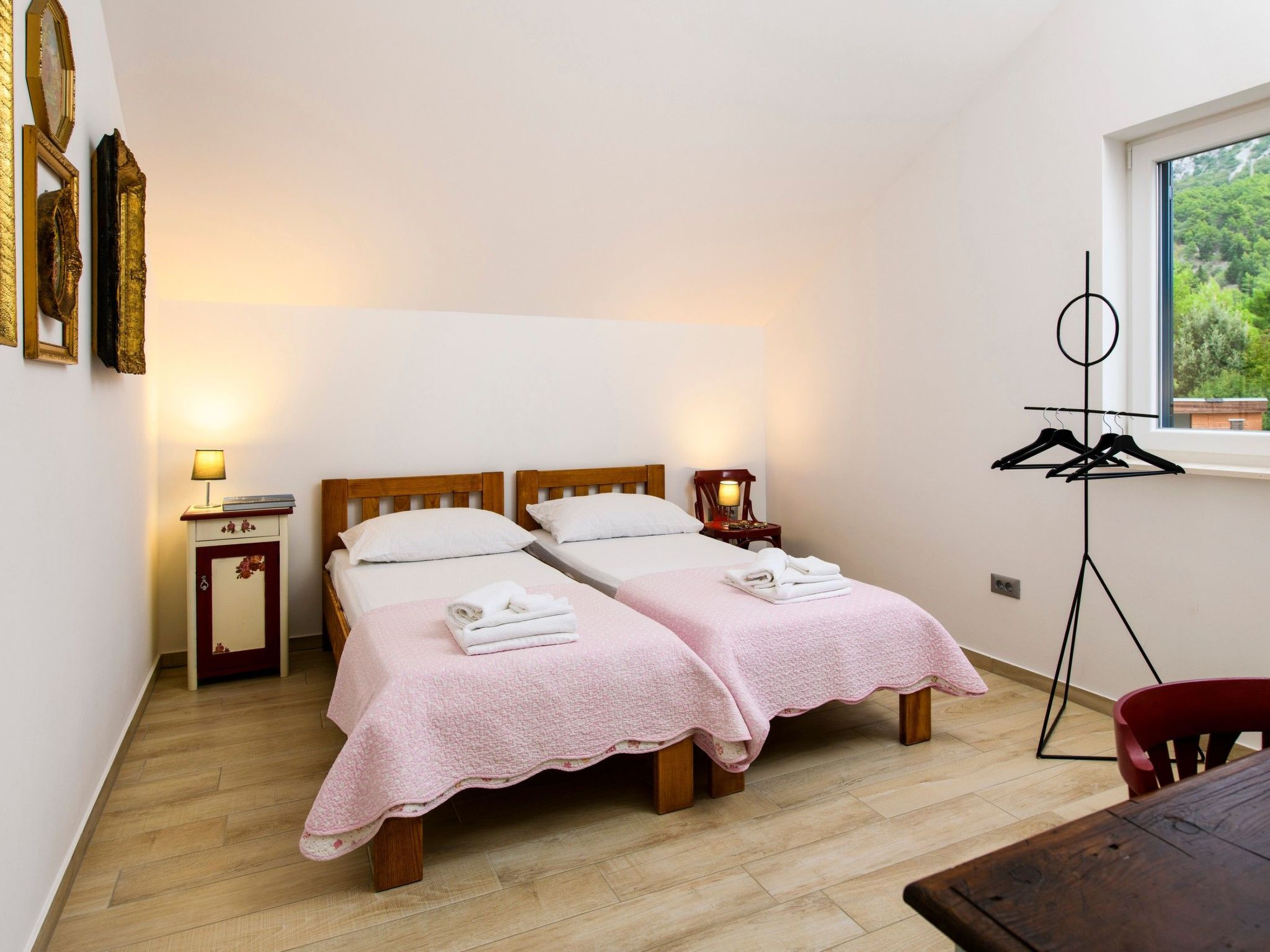 Alleinstehendes Ferienhaus mit Pool und drei Schlafzimmer-Drinnen