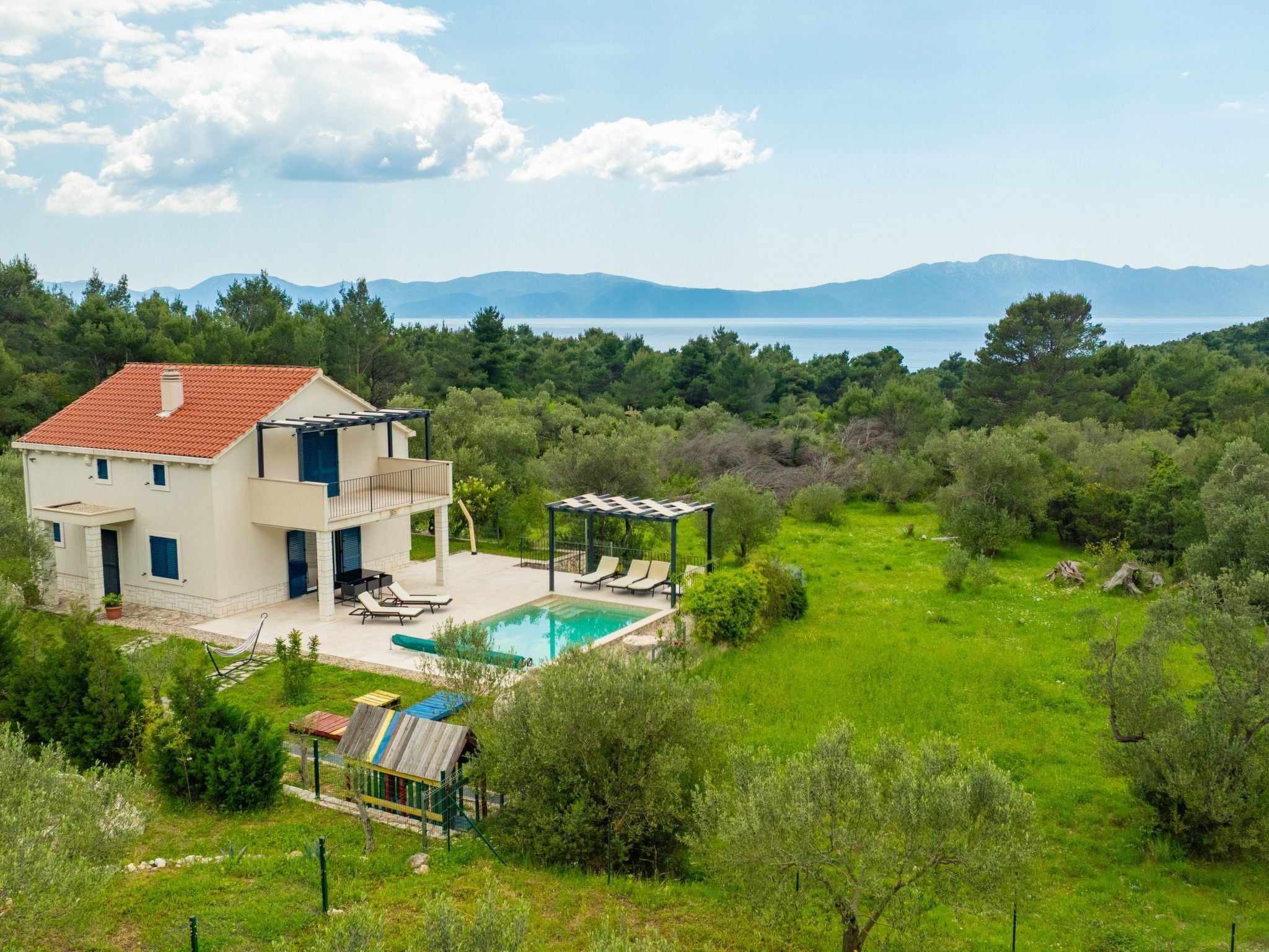 Alleinstehendes Ferienhaus mit Pool und drei Schlafzimmer-Drinnen