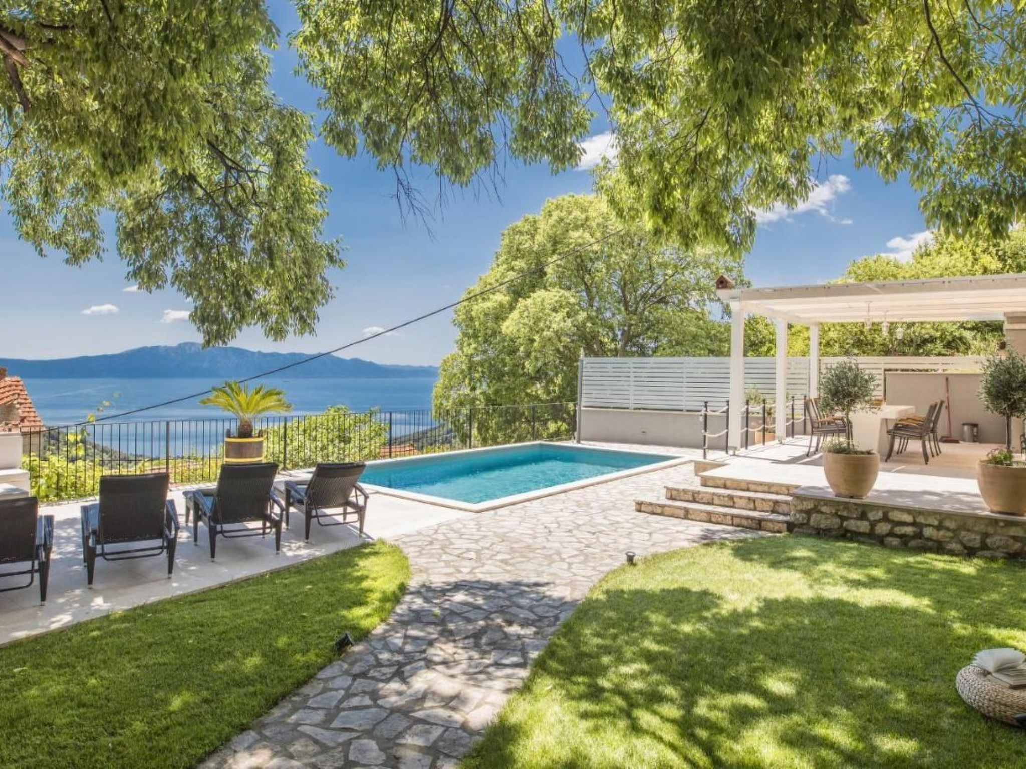 Schönes Steinhaus mit beheiztem Pool, Terrasse mit Meerblicl in ruhige Lage-Drinnen