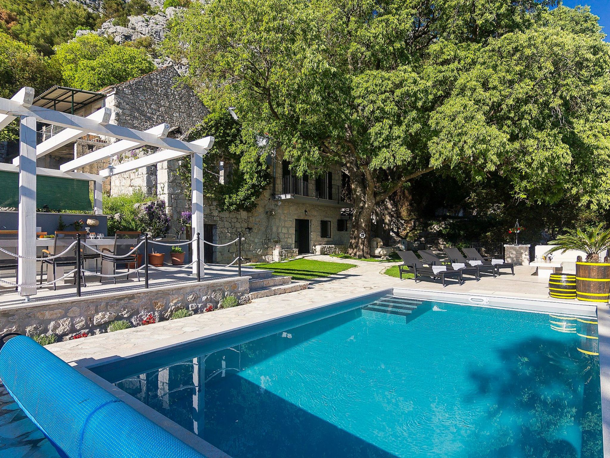 Schönes Steinhaus mit beheiztem Pool, Terrasse mit Meerblicl in ruhige Lage-Drinnen