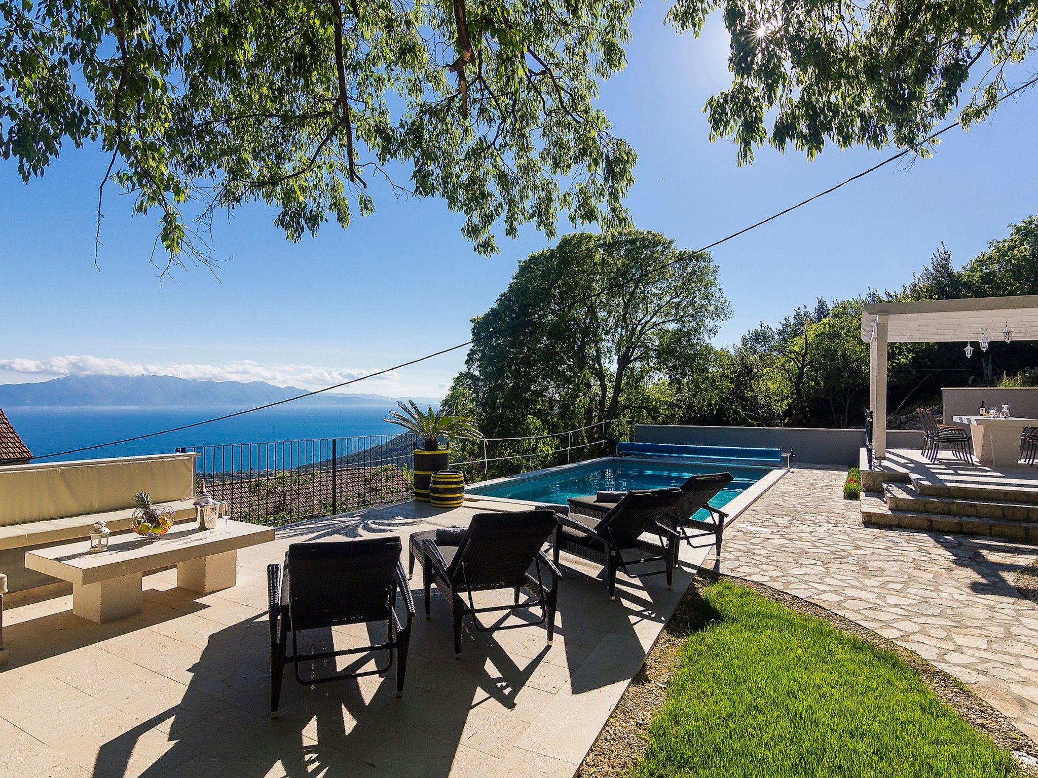 Schönes Steinhaus mit beheiztem Pool, Terrasse mit Meerblicl in ruhige Lage-Drinnen
