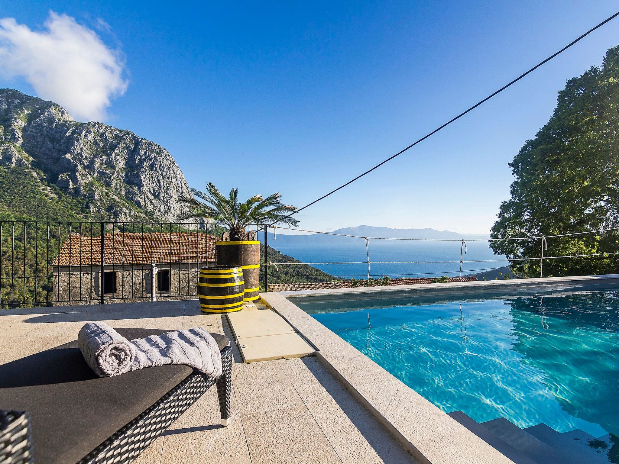 Schönes Steinhaus mit beheiztem Pool, Terrasse mit Meerblicl in ruhige Lage-Drinnen