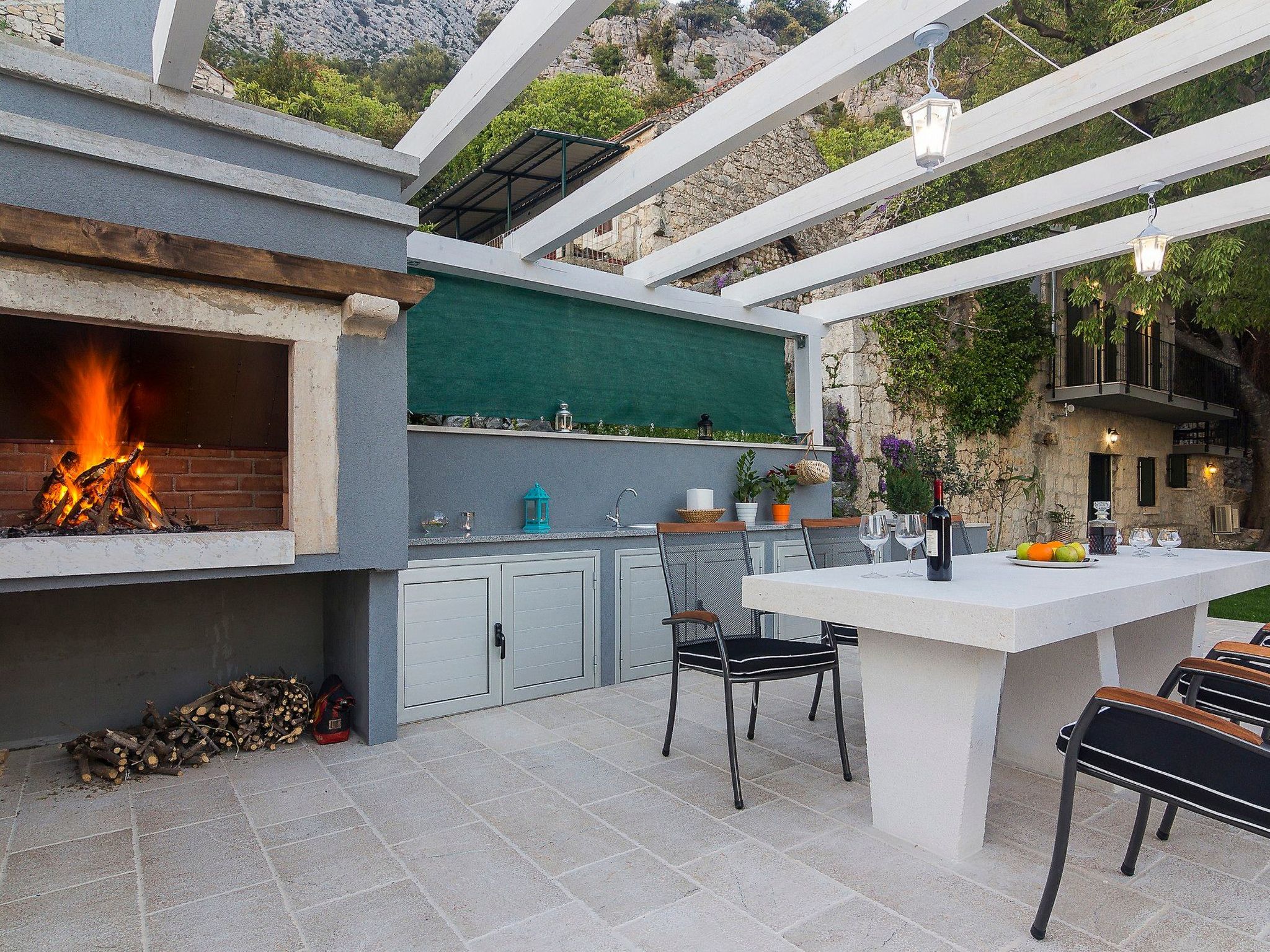 Schönes Steinhaus mit beheiztem Pool, Terrasse mit Meerblicl in ruhige Lage-Drinnen