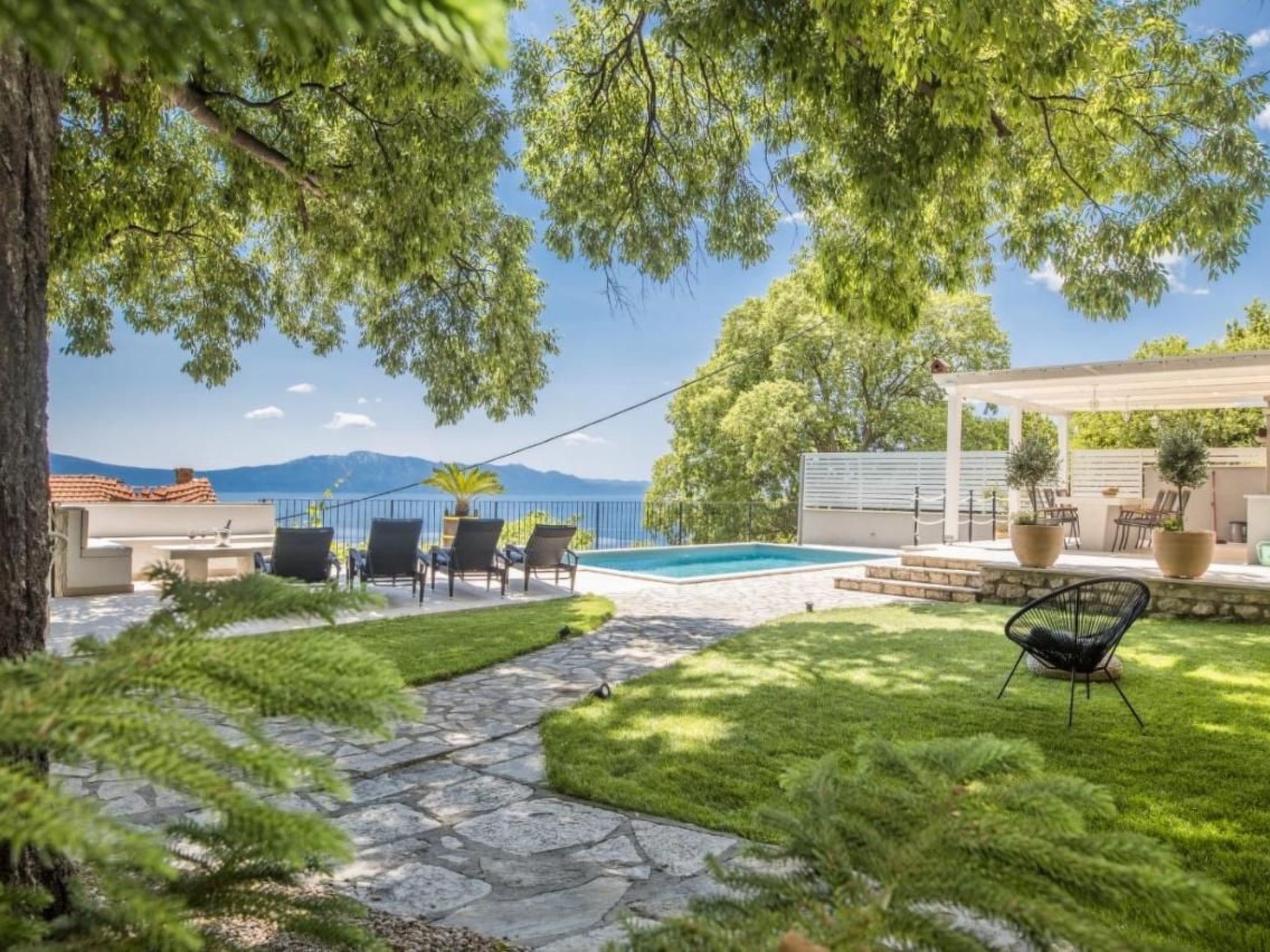 Schönes Steinhaus mit beheiztem Pool, Terrasse mit Meerblicl in ruhige Lage-Drinnen