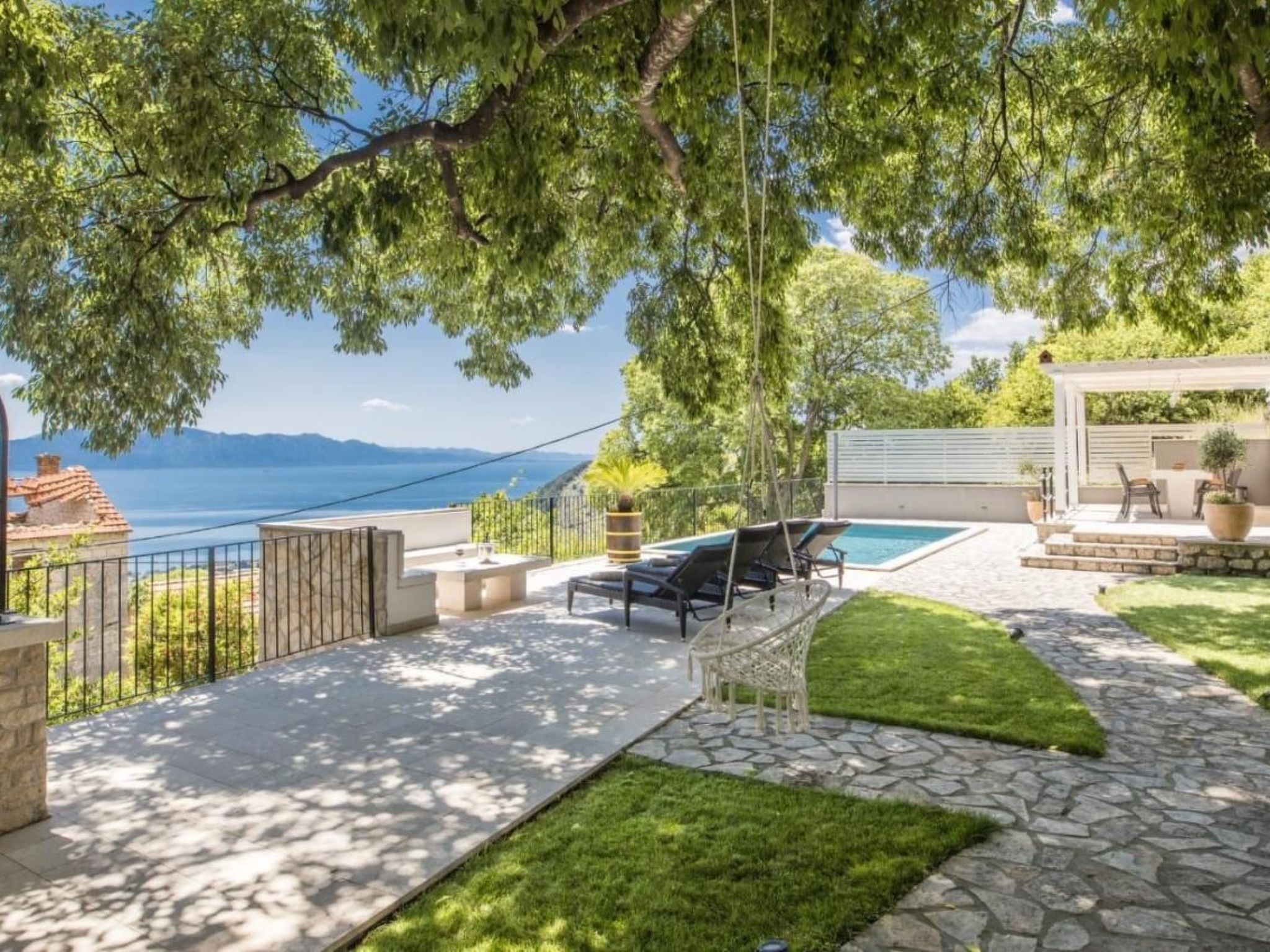 Schönes Steinhaus mit beheiztem Pool, Terrasse mit Meerblicl in ruhige Lage-Drinnen