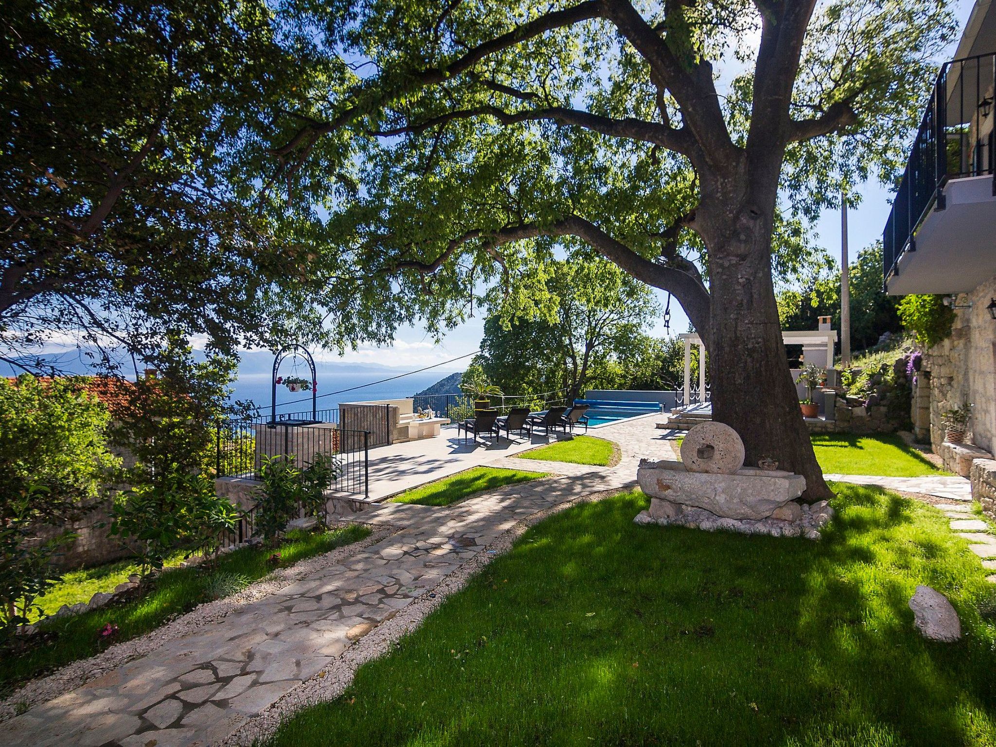 Schönes Steinhaus mit beheiztem Pool, Terrasse mit Meerblicl in ruhige Lage-Drinnen