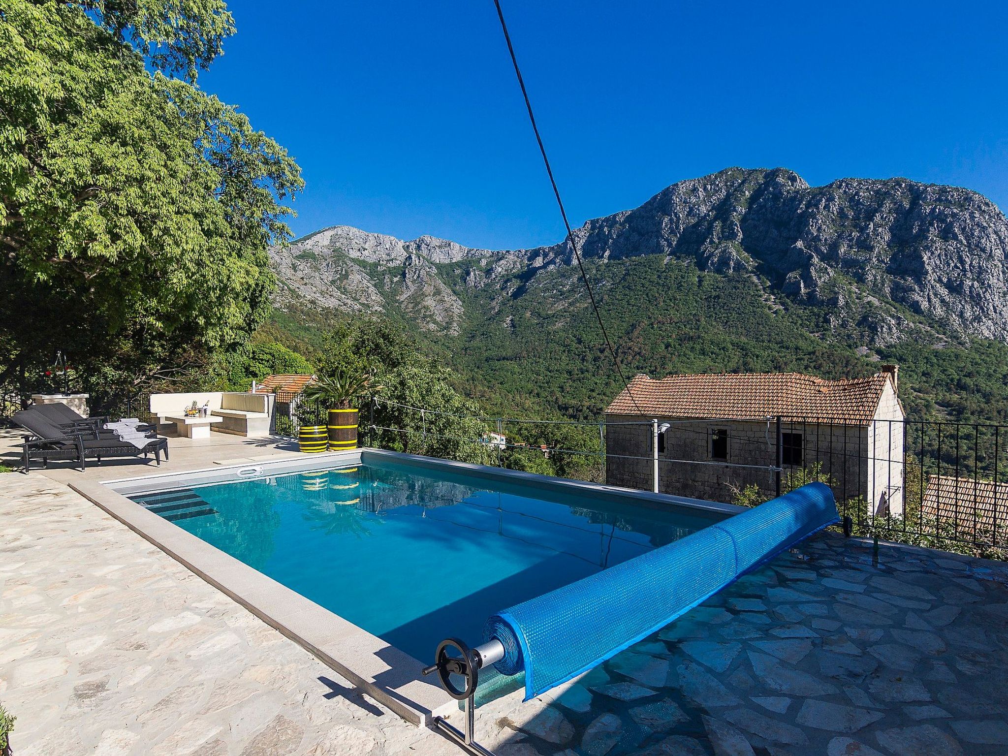 Schönes Steinhaus mit beheiztem Pool, Terrasse mit Meerblicl in ruhige Lage-Drinnen