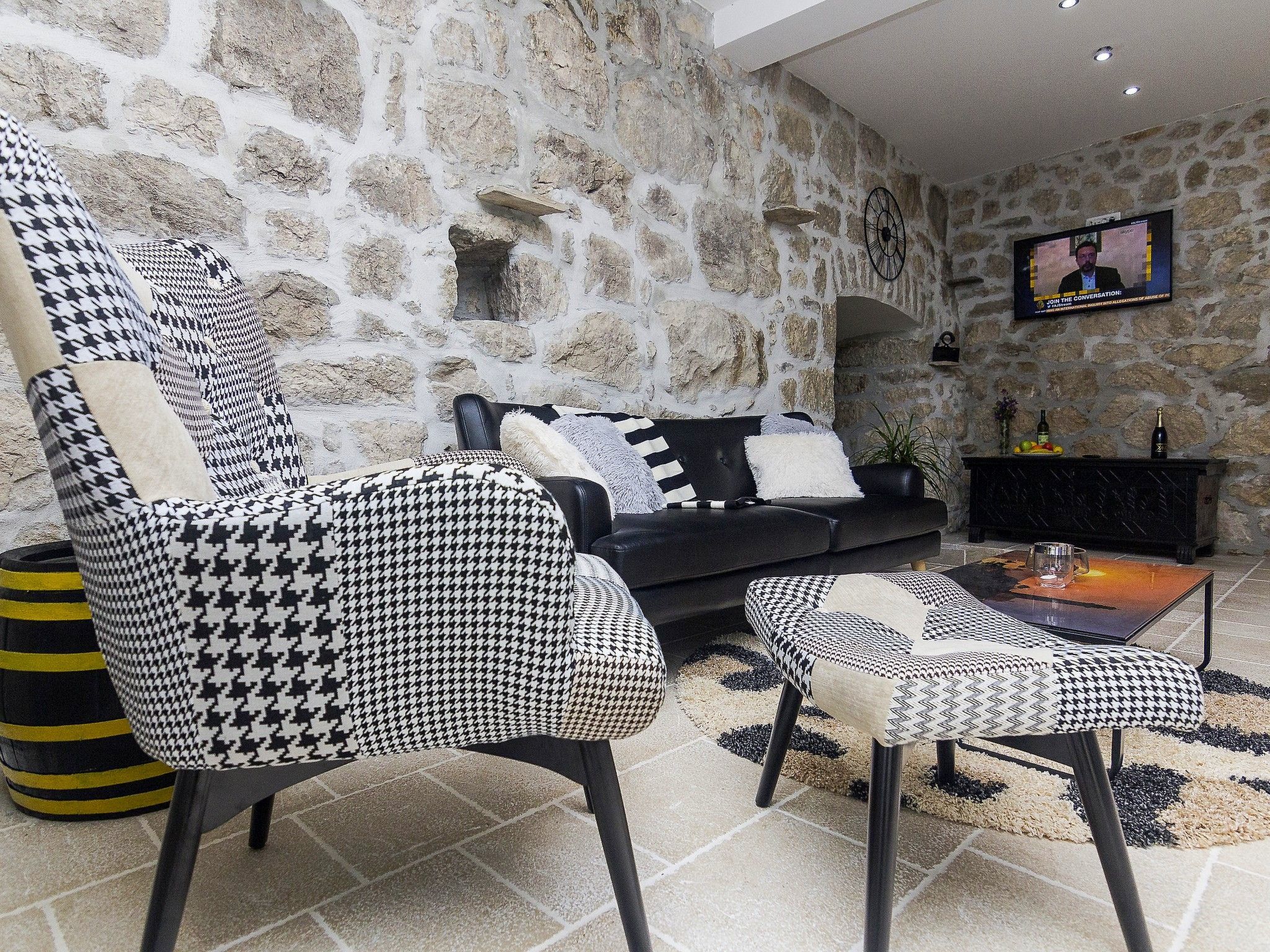 Schönes Steinhaus mit beheiztem Pool, Terrasse mit Meerblicl in ruhige Lage-Drinnen