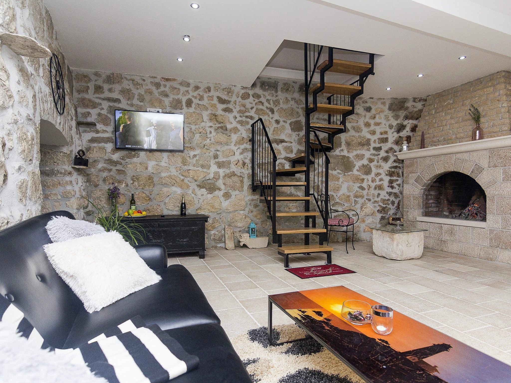 Schönes Steinhaus mit beheiztem Pool, Terrasse mit Meerblicl in ruhige Lage-Drinnen