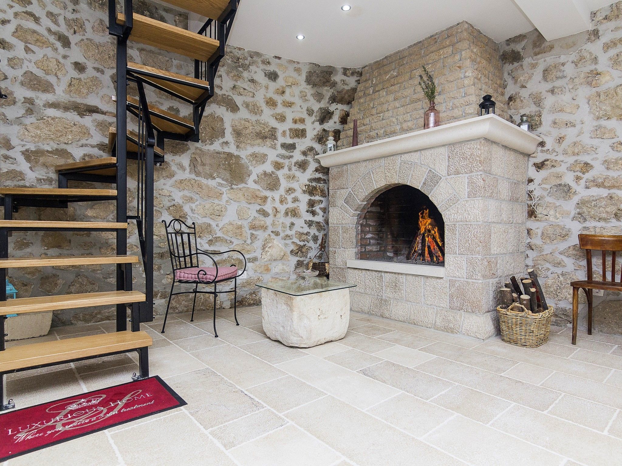 Schönes Steinhaus mit beheiztem Pool, Terrasse mit Meerblicl in ruhige Lage-Drinnen