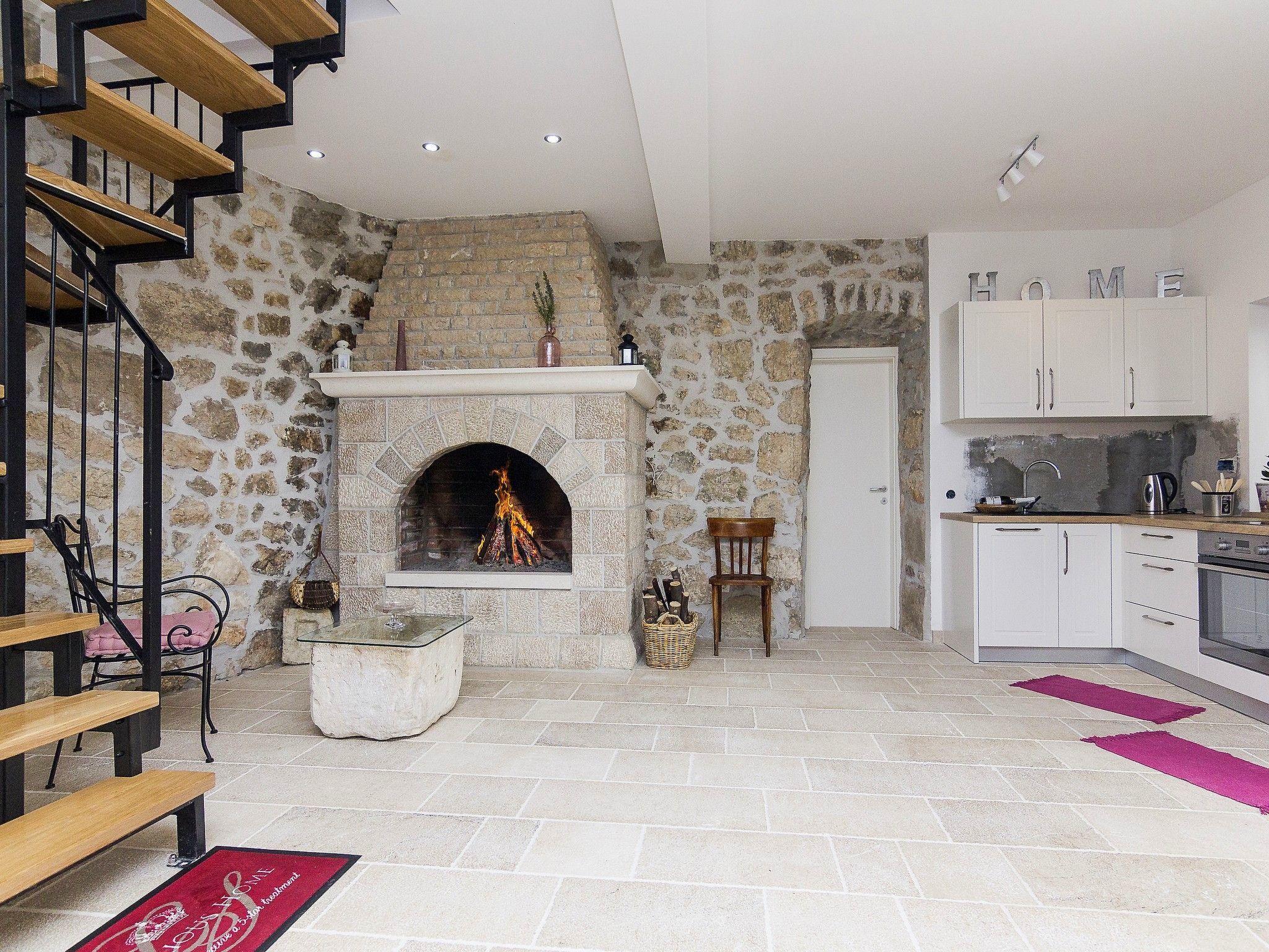 Schönes Steinhaus mit beheiztem Pool, Terrasse mit Meerblicl in ruhige Lage-Drinnen