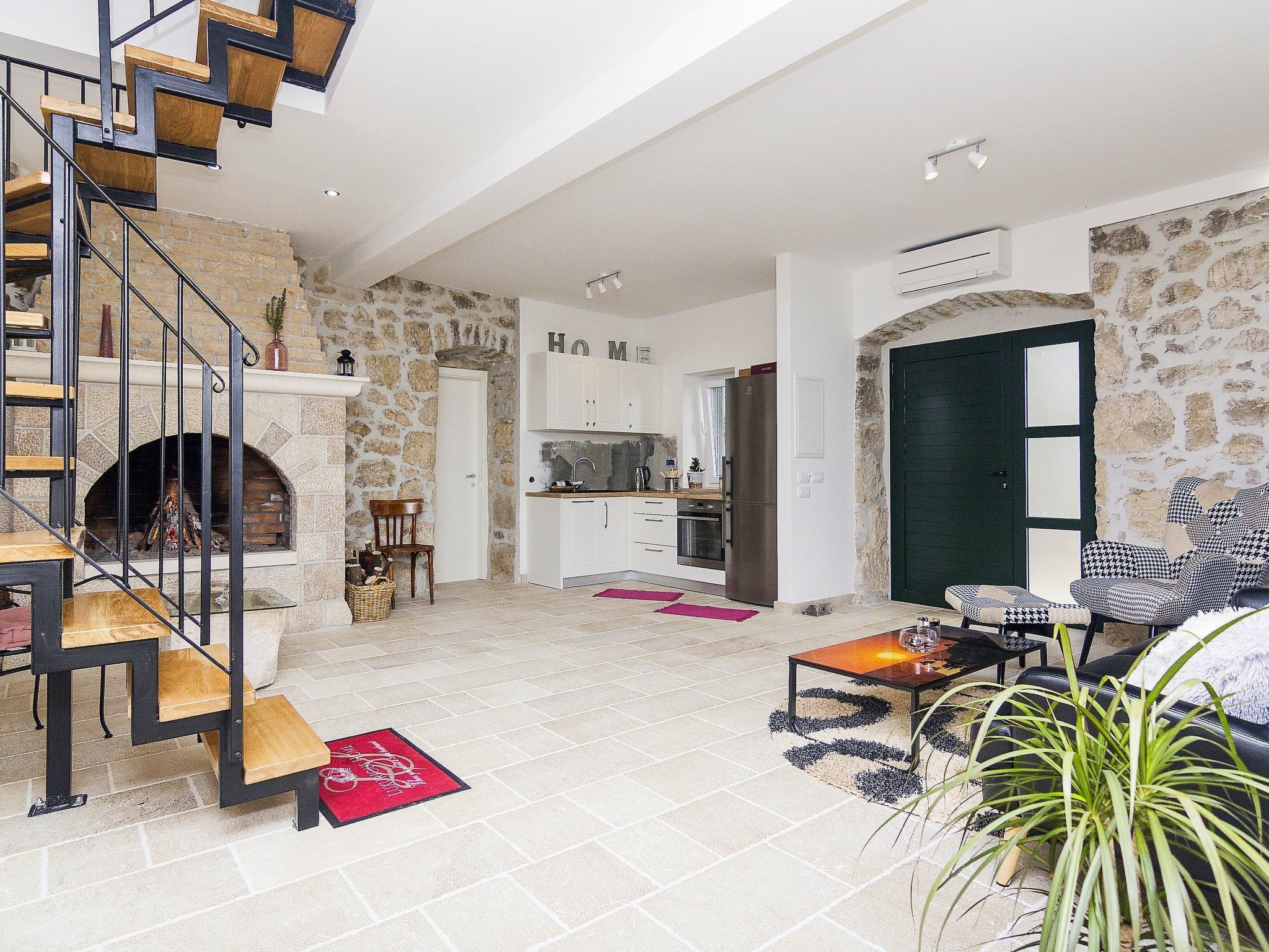 Schönes Steinhaus mit beheiztem Pool, Terrasse mit Meerblicl in ruhige Lage