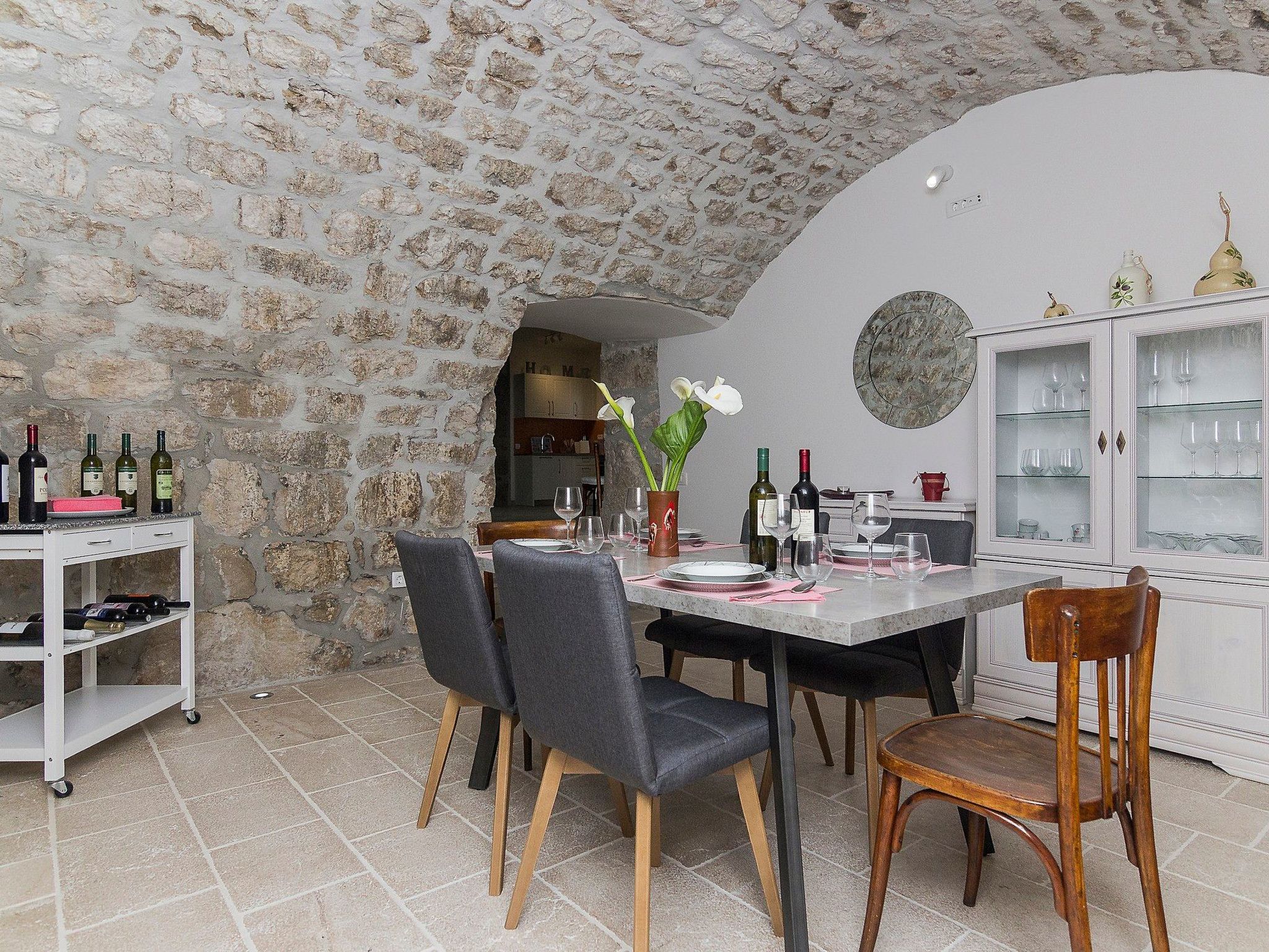 Schönes Steinhaus mit beheiztem Pool, Terrasse mit Meerblicl in ruhige Lage-Drinnen