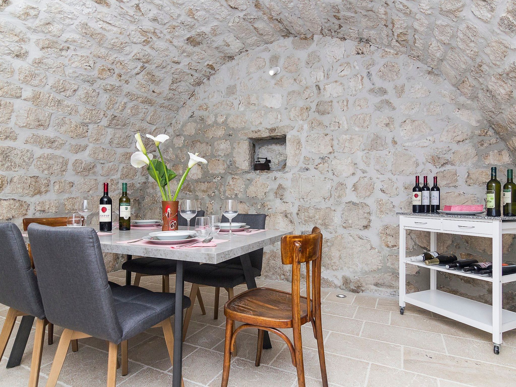 Schönes Steinhaus mit beheiztem Pool, Terrasse mit Meerblicl in ruhige Lage-Drinnen