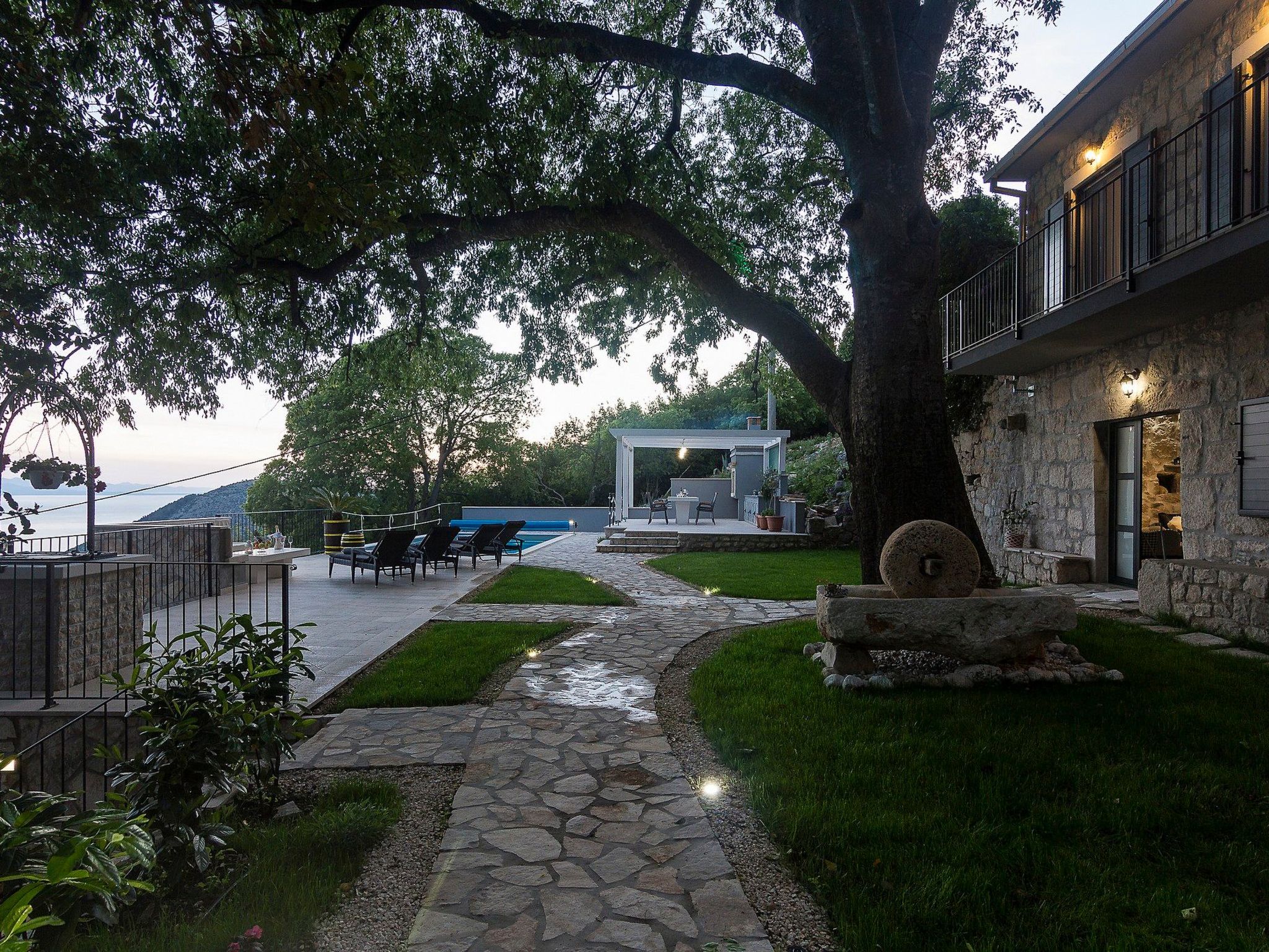 Schönes Steinhaus mit beheiztem Pool, Terrasse mit Meerblicl in ruhige Lage-Drinnen
