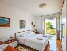 Vrijstaande villa Lui direct aan zee in Gradac, 3 slaapkamers, 8 personen - thumbnail 4