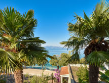 Vrijstaande villa Lui direct aan zee in Gradac, 3 slaapkamers, 8 personen - thumbnail 1