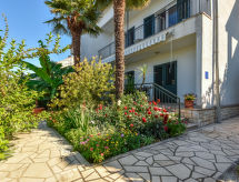 Vrijstaande villa Lui direct aan zee in Gradac, 3 slaapkamers, 8 personen - thumbnail 5