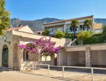 Vrijstaande villa Lui direct aan zee in Gradac, 3 slaapkamers, 8 personen - thumbnail 2