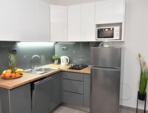 Modern appartement met terras op 250 meter van zee in Gradac - thumbnail 4