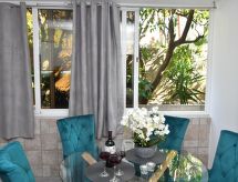 mit Terrasse