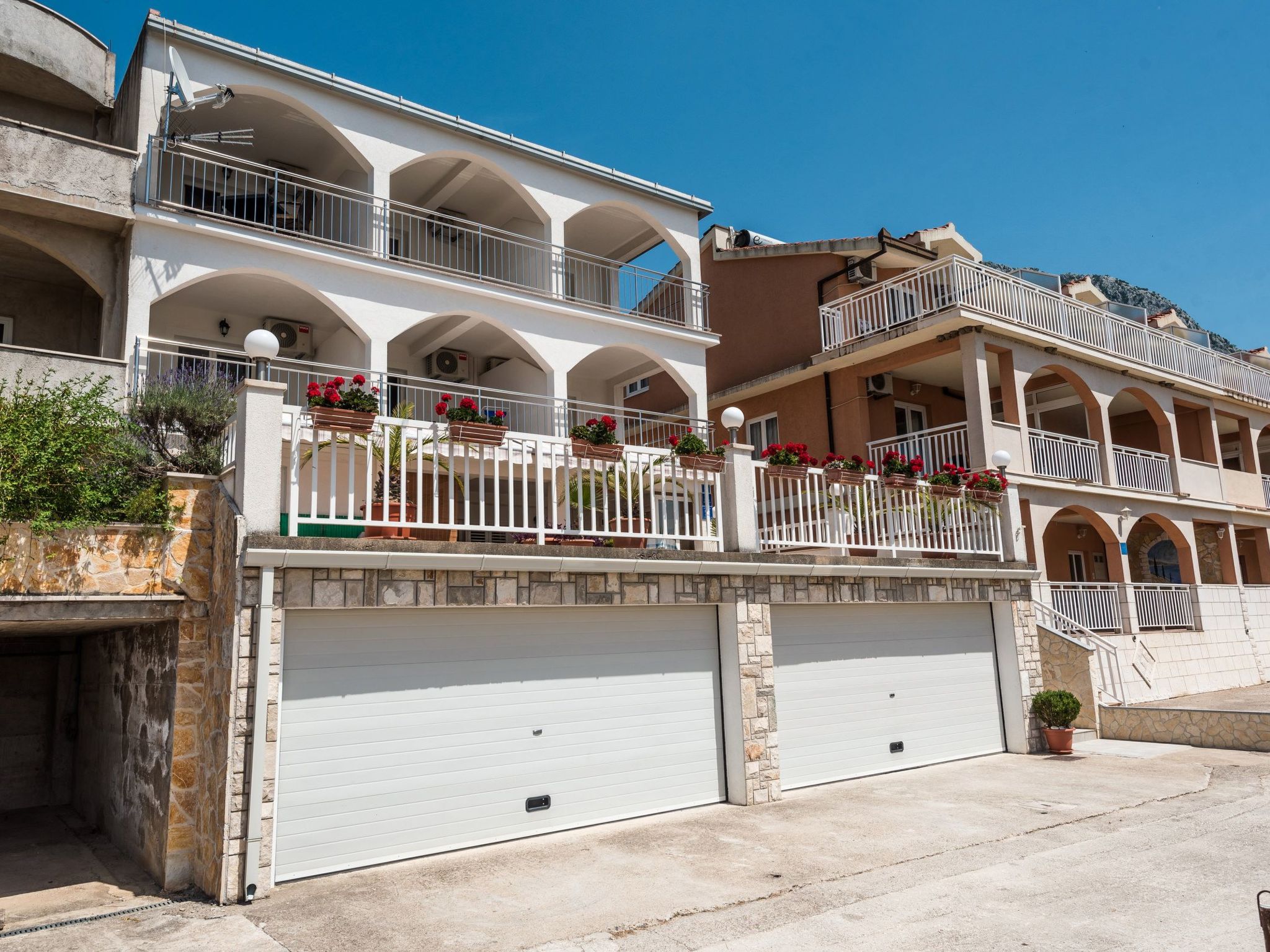 Mit privater Terrasse-Drinnen