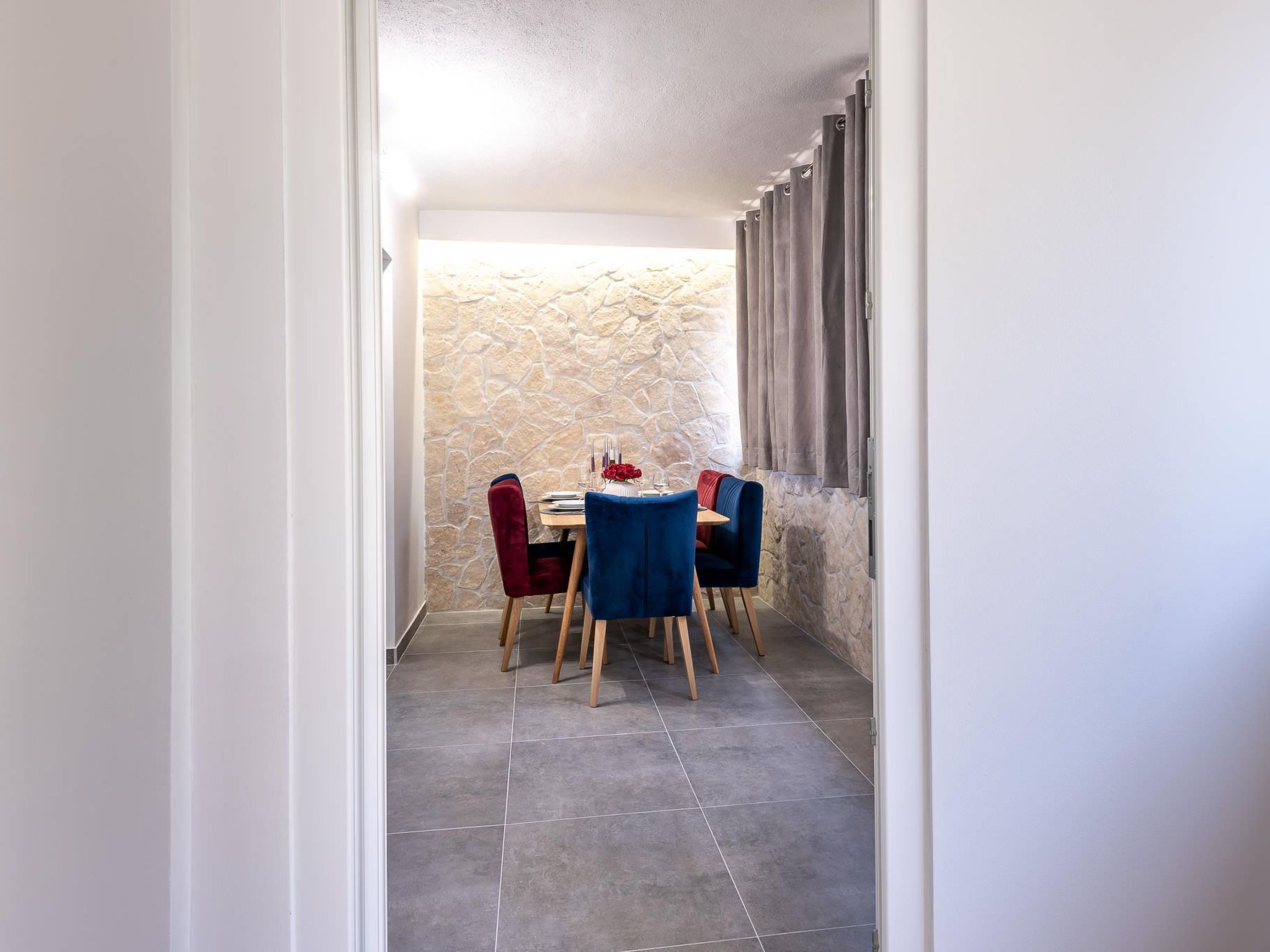 Mit privater Terrasse-Drinnen