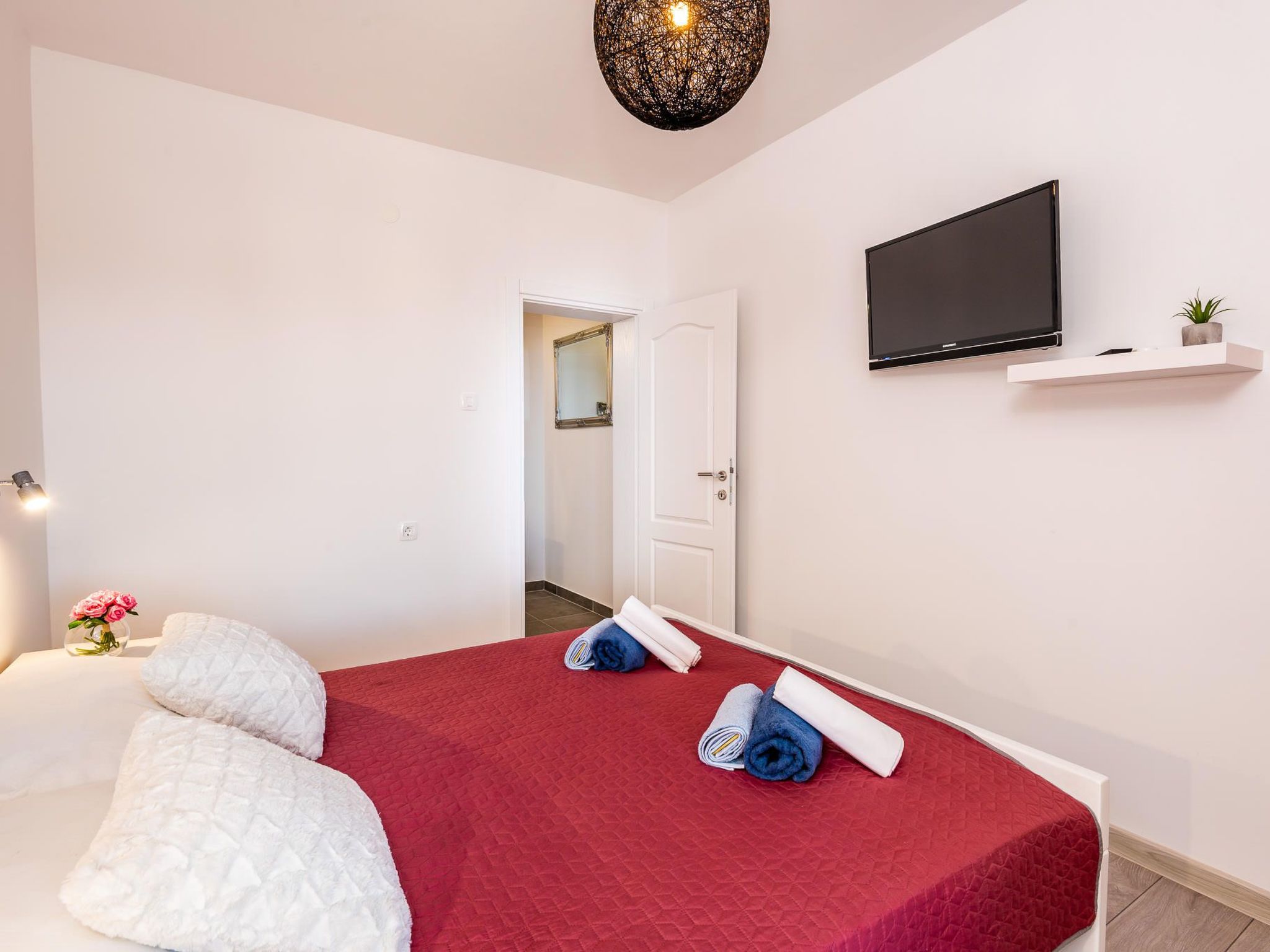 Mit privater Terrasse-Drinnen