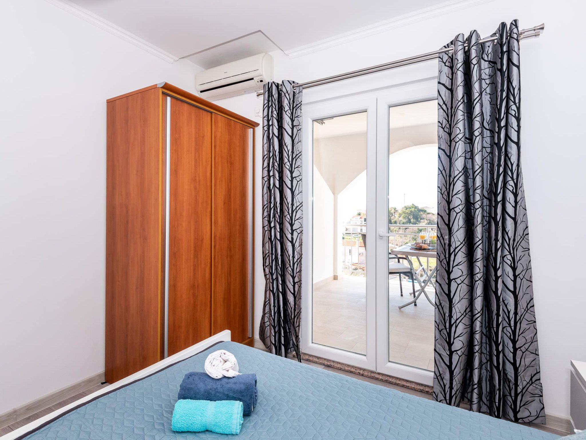 Mit privater Terrasse-Drinnen