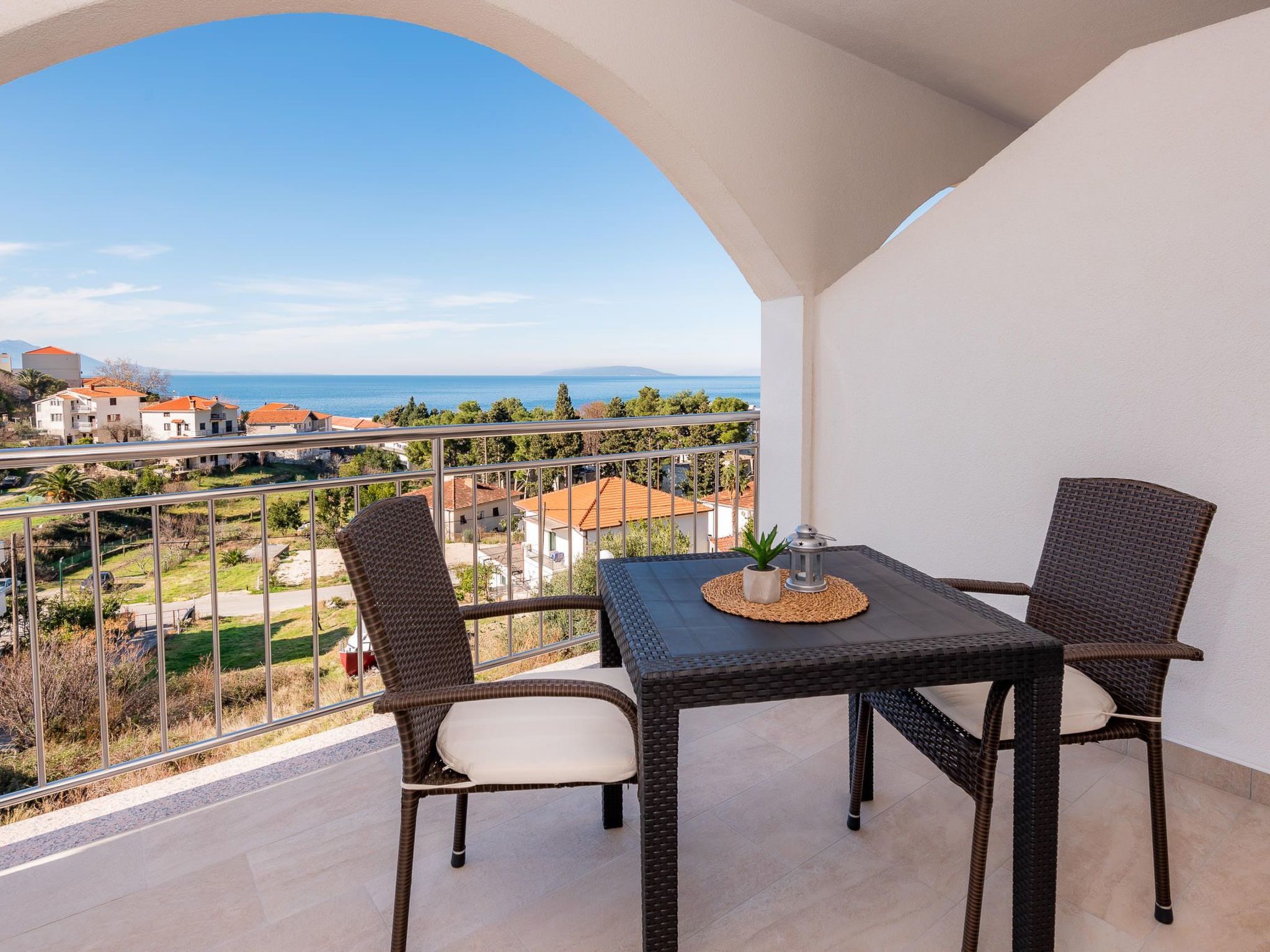 Mit privater Terrasse-Drinnen