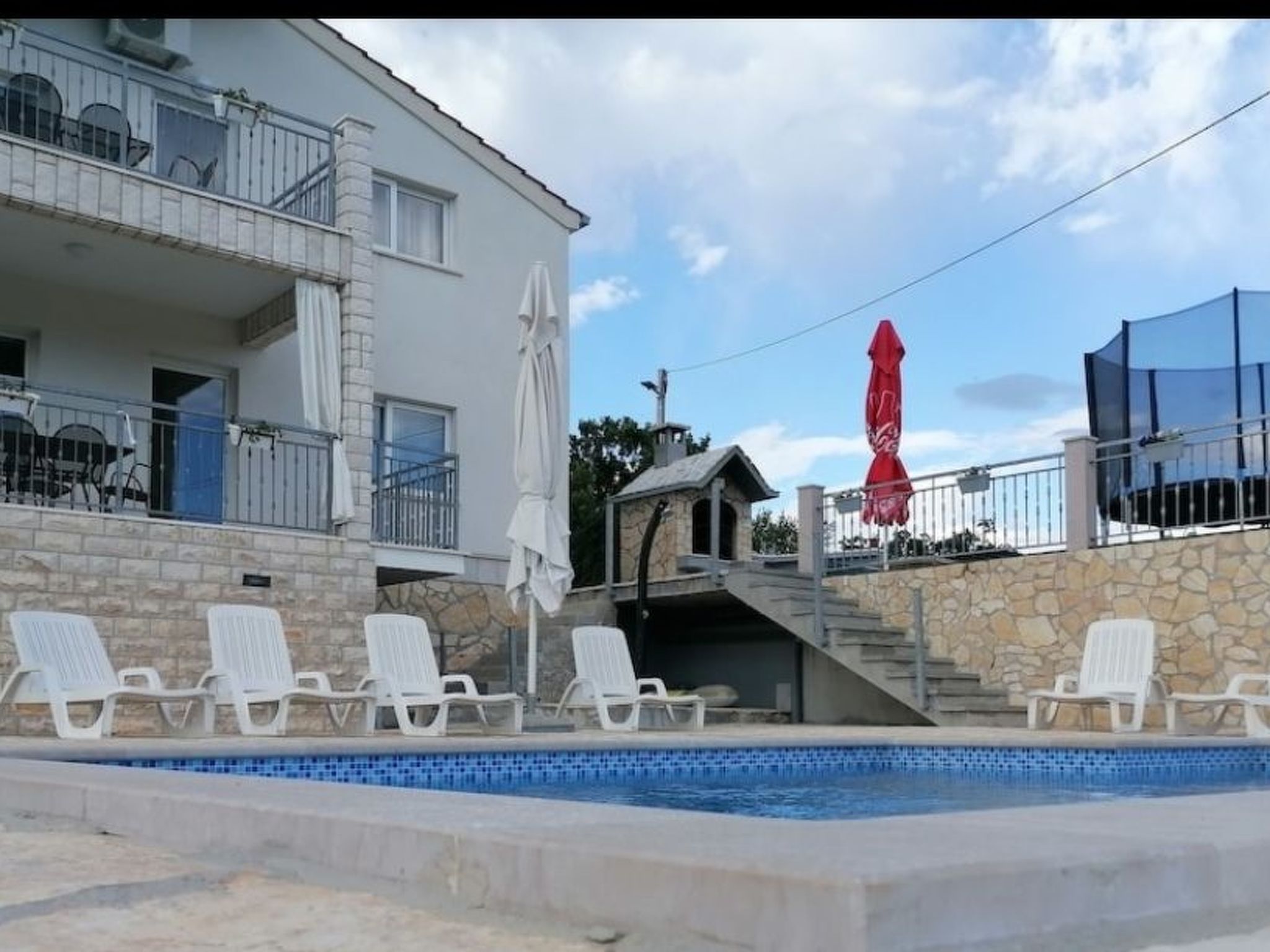 Mit privatem Pool-Dedans