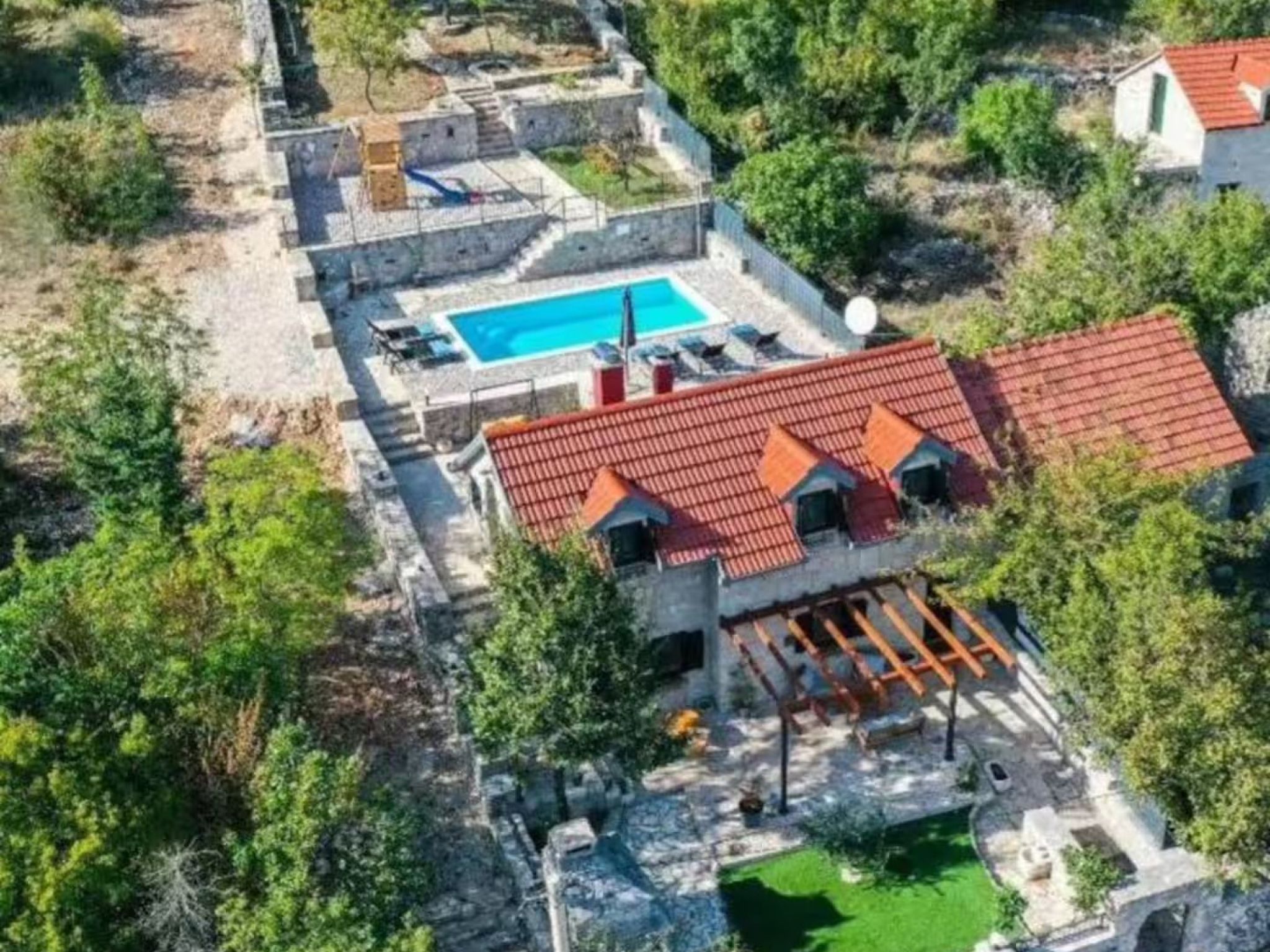 Green Paradise mit Pool-Dedans