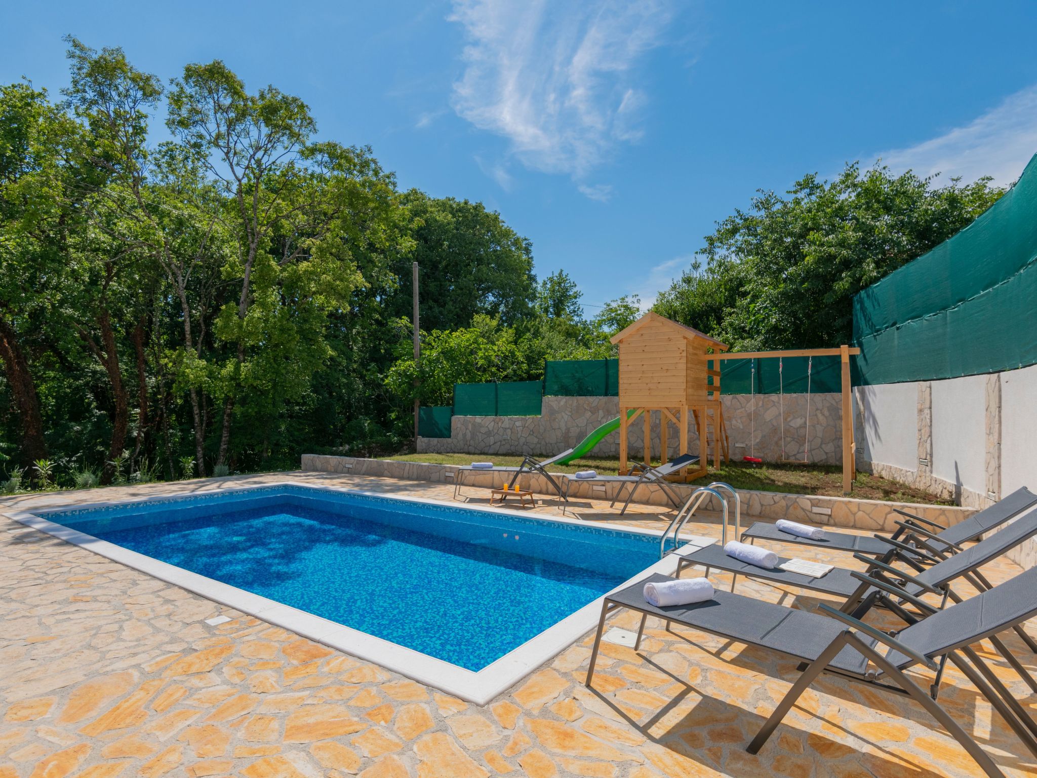 Haus in Grubine mit Außenpool-Binnen